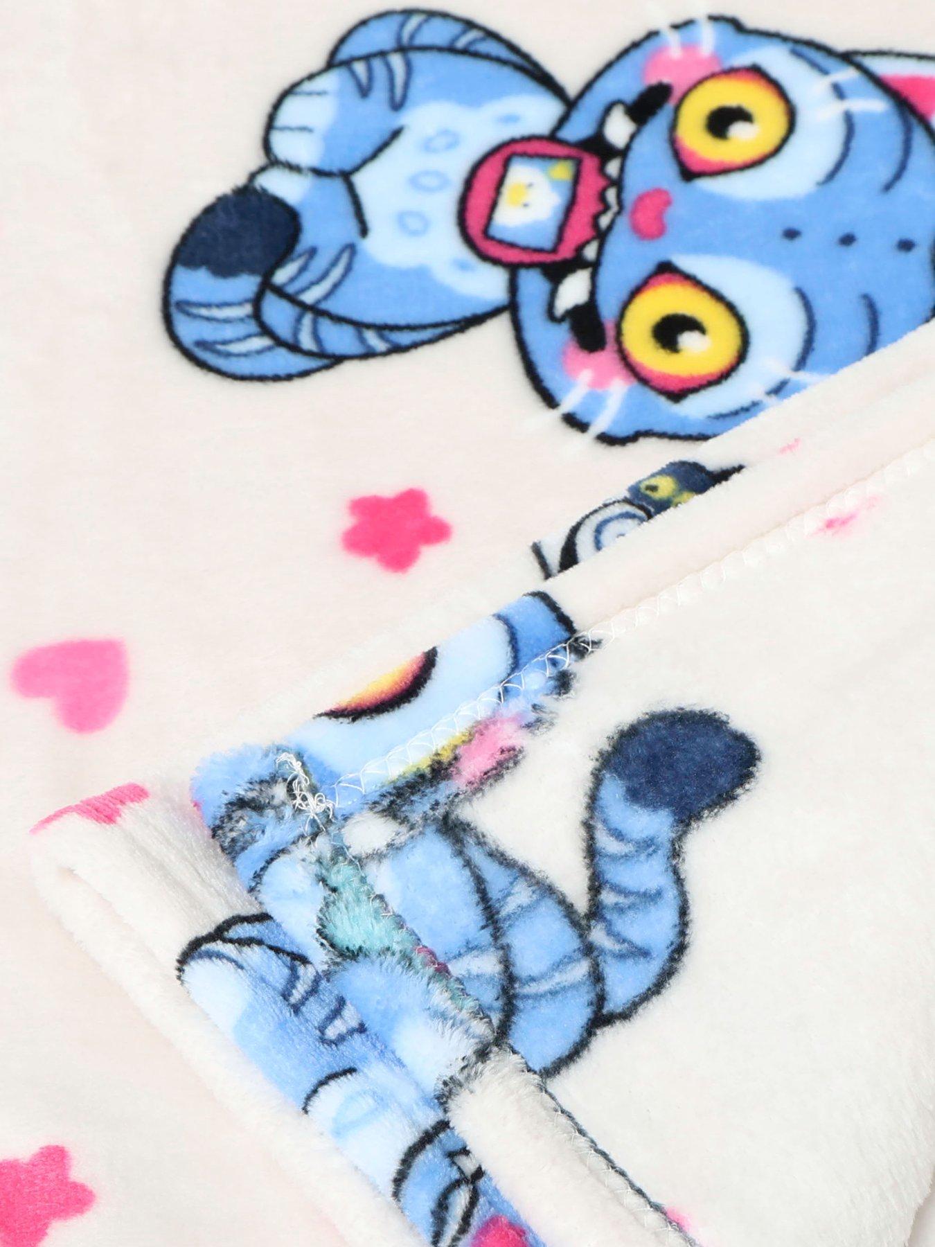 Image 4 of 5 of K-Pop Demon Hunters K-Pop Demon Hunters Derpy Flower Rotary Fleece Blanket