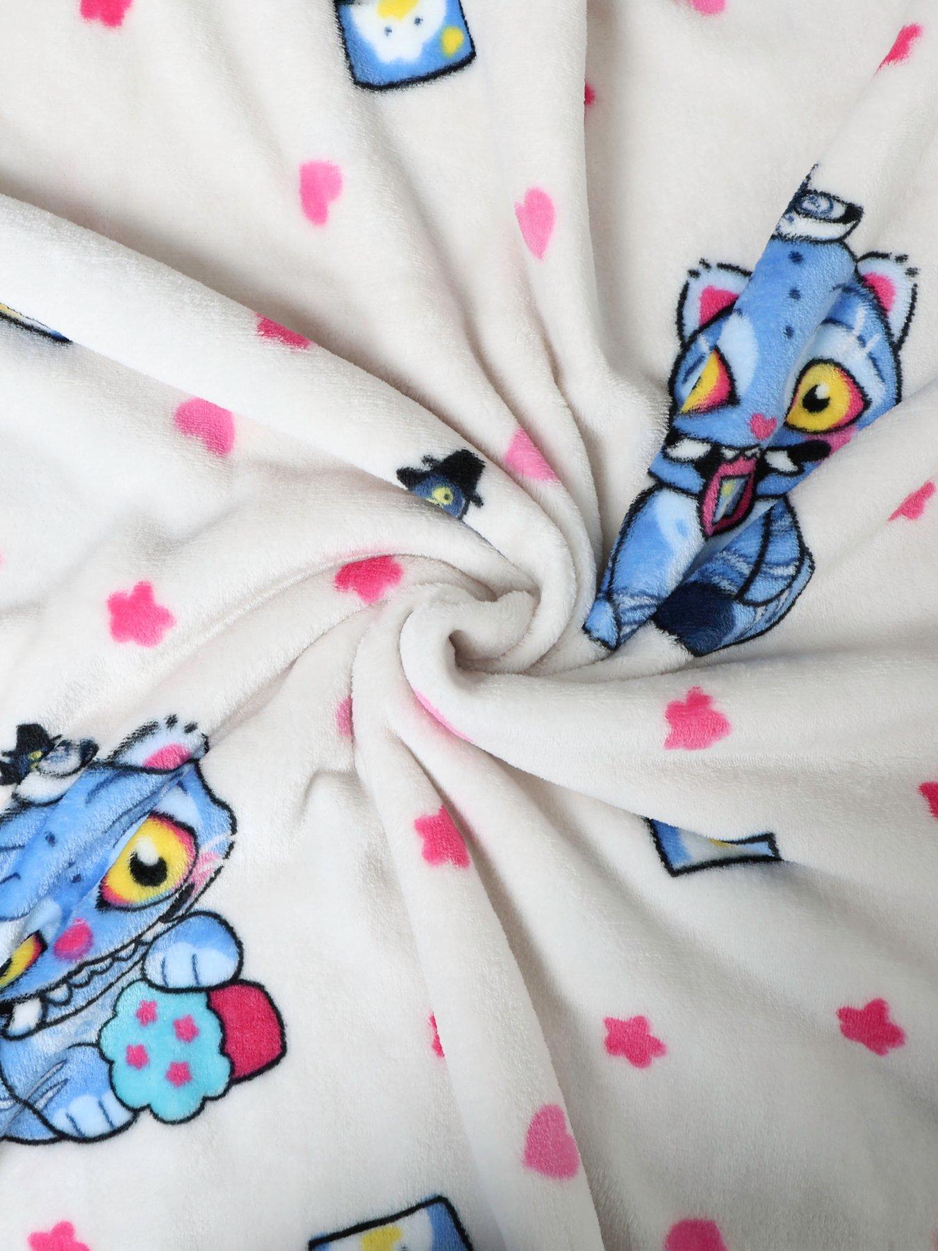 Image 5 of 5 of K-Pop Demon Hunters K-Pop Demon Hunters Derpy Flower Rotary Fleece Blanket