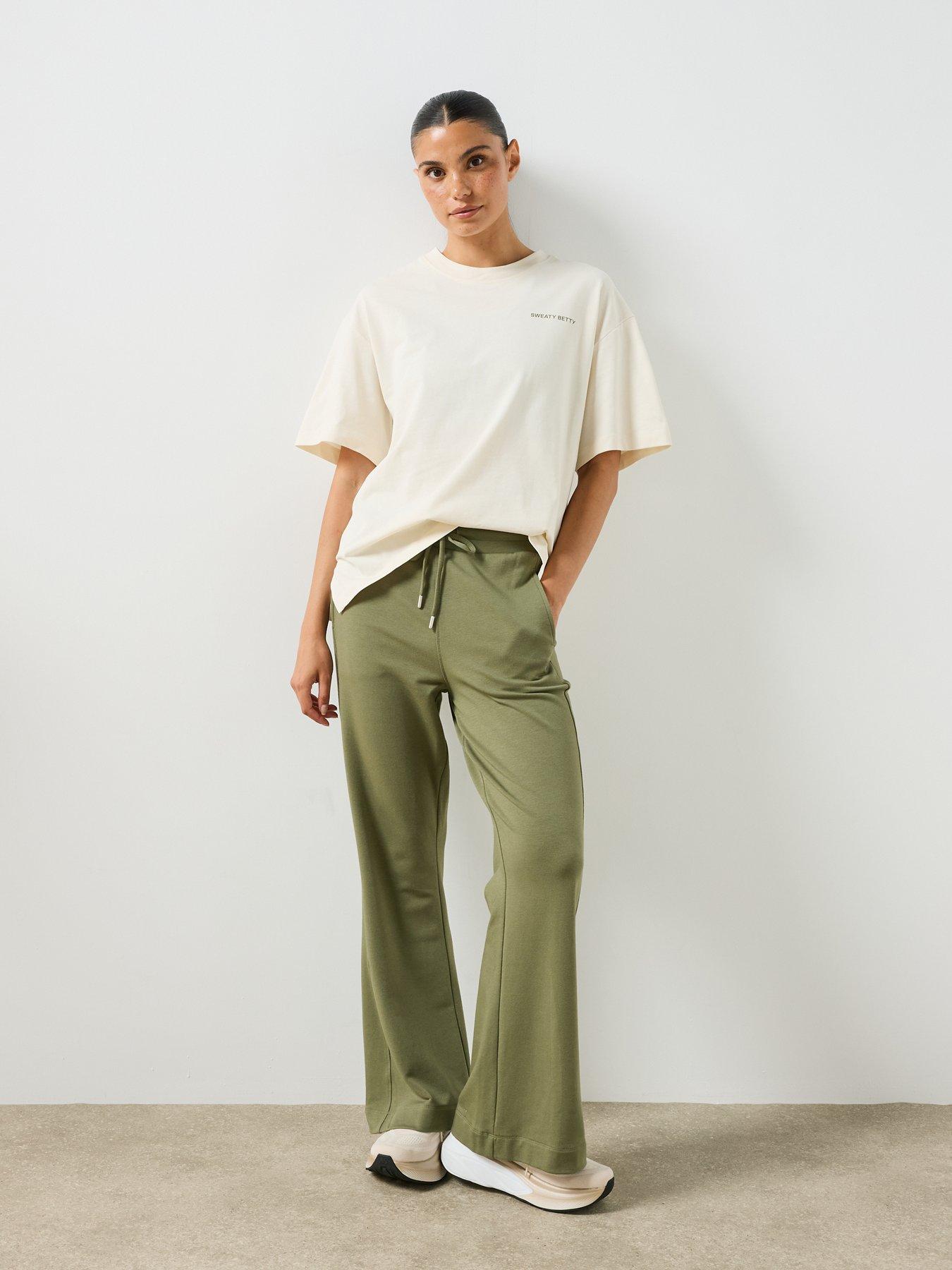 Image 3 of 6 of Sweaty Betty Womens Training British Heritage Graphic T-shirt - Beige
