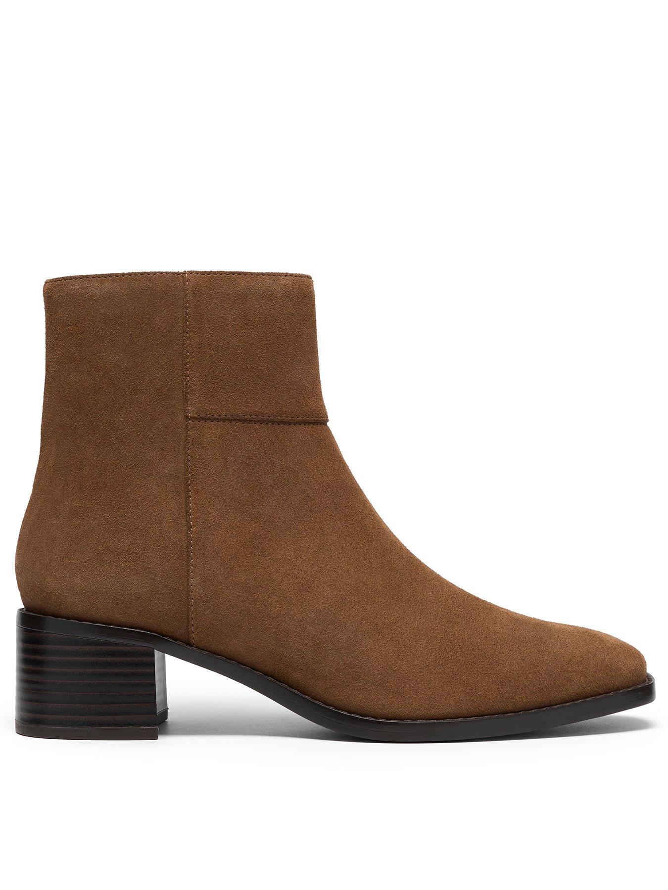Clarks Wrenn Top Suede Boot - Walnut
