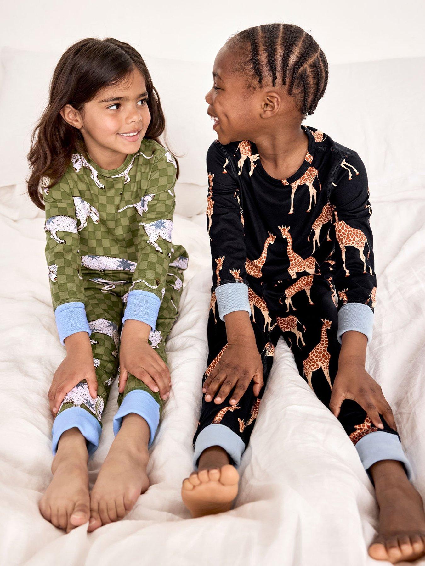 Image 2 of 6 of CHELSEA PEERS Unisex Kids 2 Pack Giraffe/Checkerboard Bison Print Long Pyjama Set - Multi