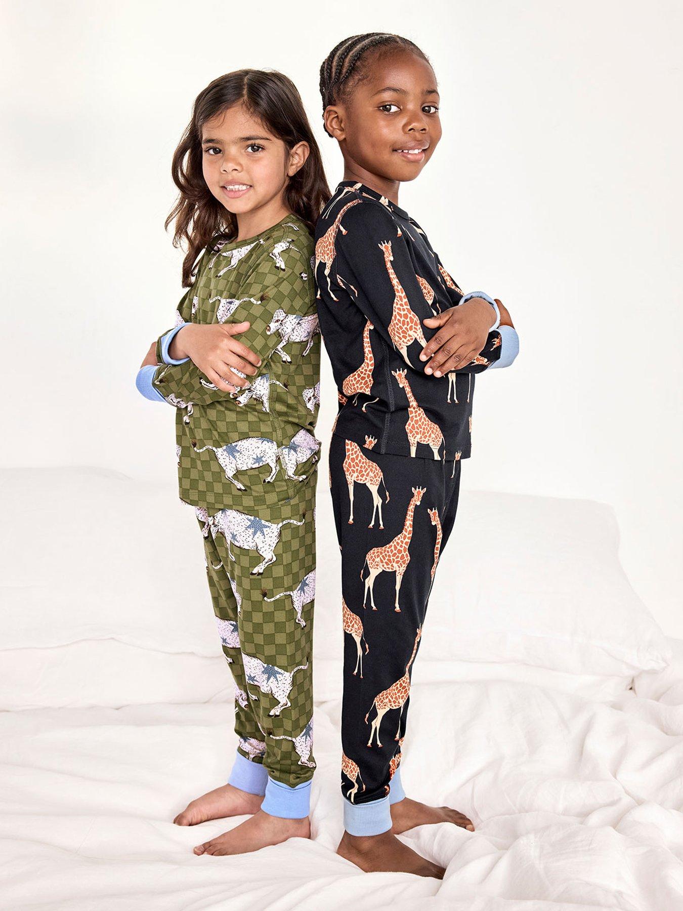 Image 3 of 6 of CHELSEA PEERS Unisex Kids 2 Pack Giraffe/Checkerboard Bison Print Long Pyjama Set - Multi