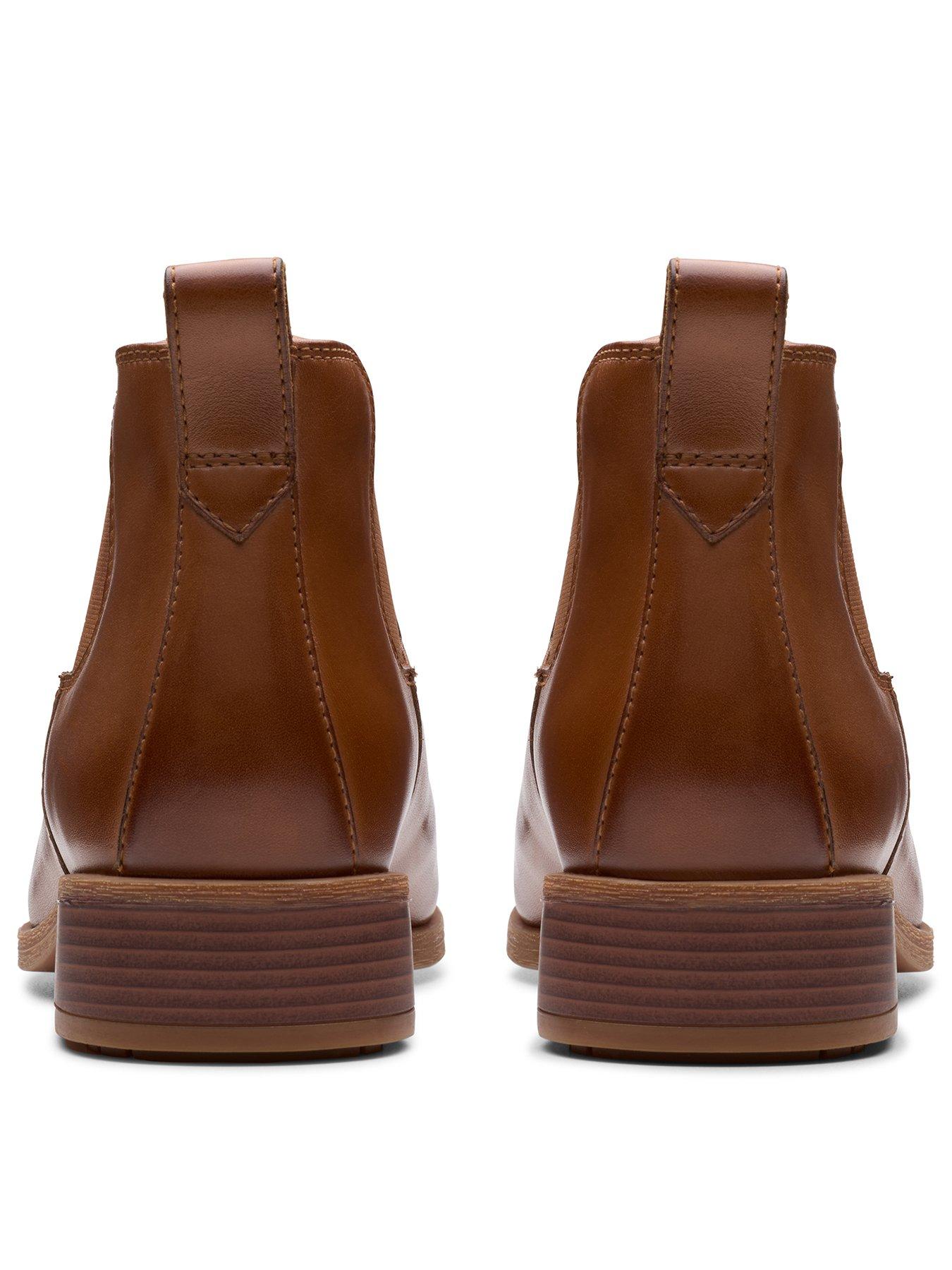Image 3 of 6 of Clarks Wide Fit Havisham Top