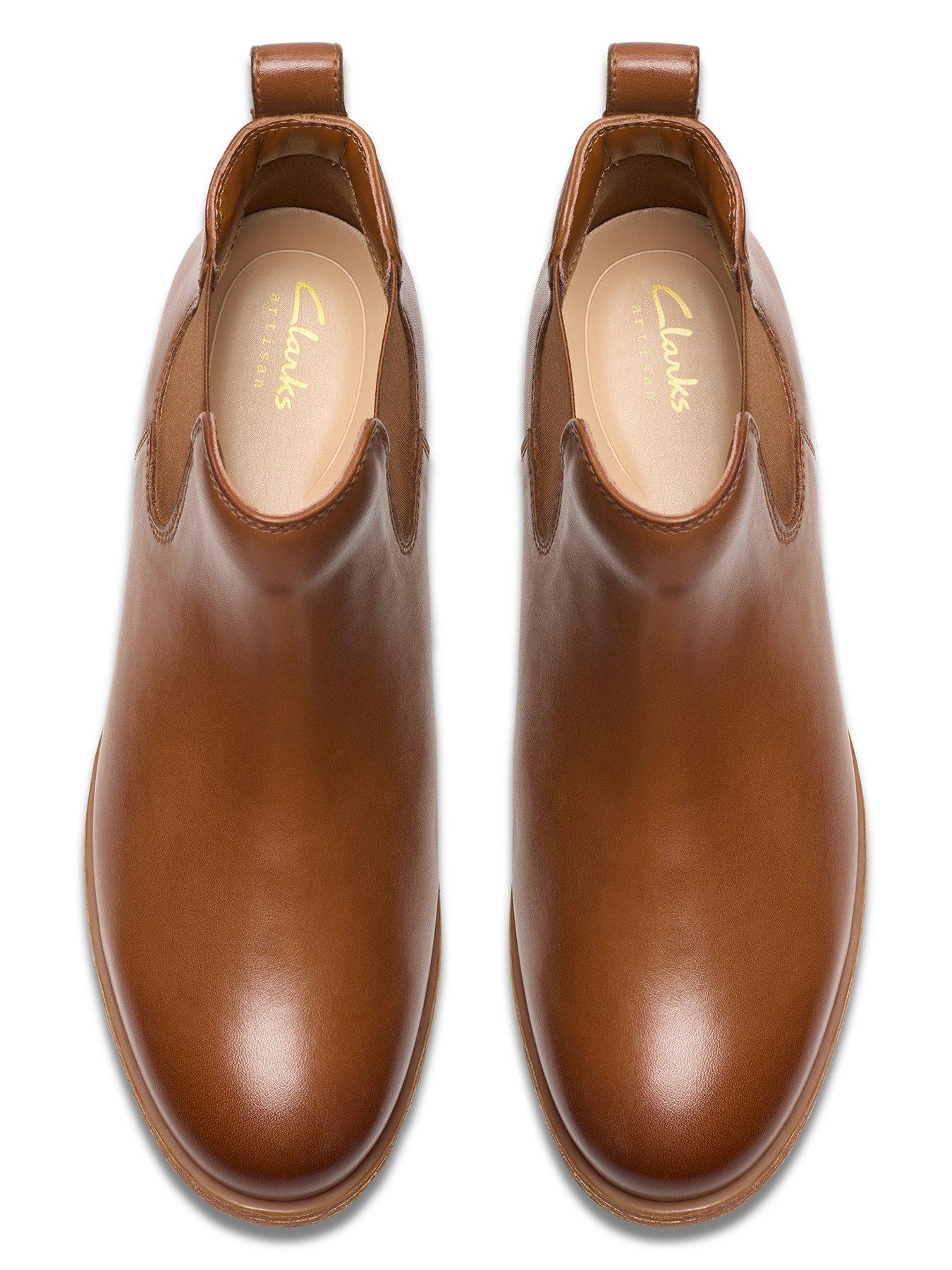 Image 4 of 6 of Clarks Wide Fit Havisham Top