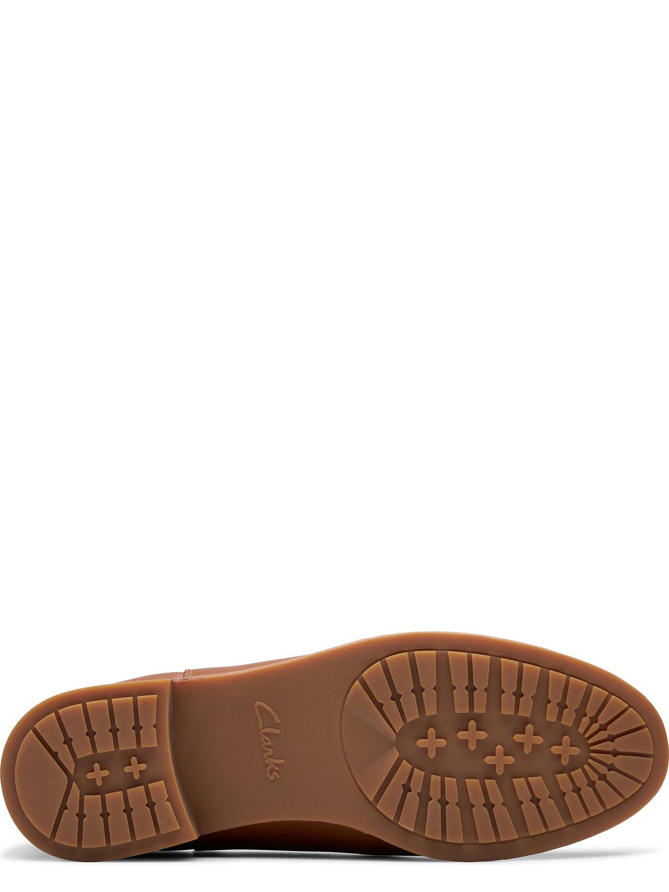 Image 5 of 6 of Clarks Wide Fit Havisham Top