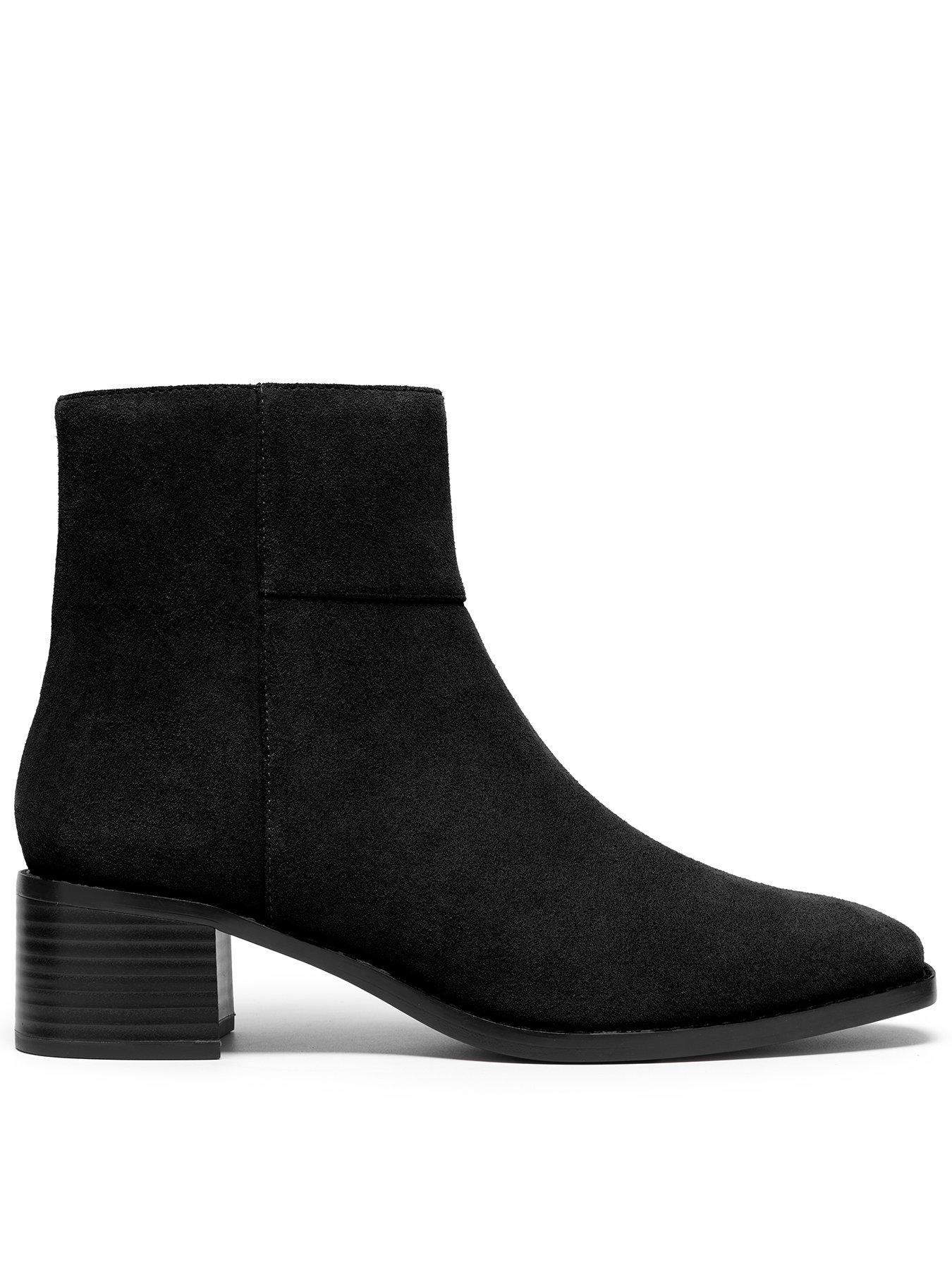 Clarks Wrenn Top Black Suede Boot