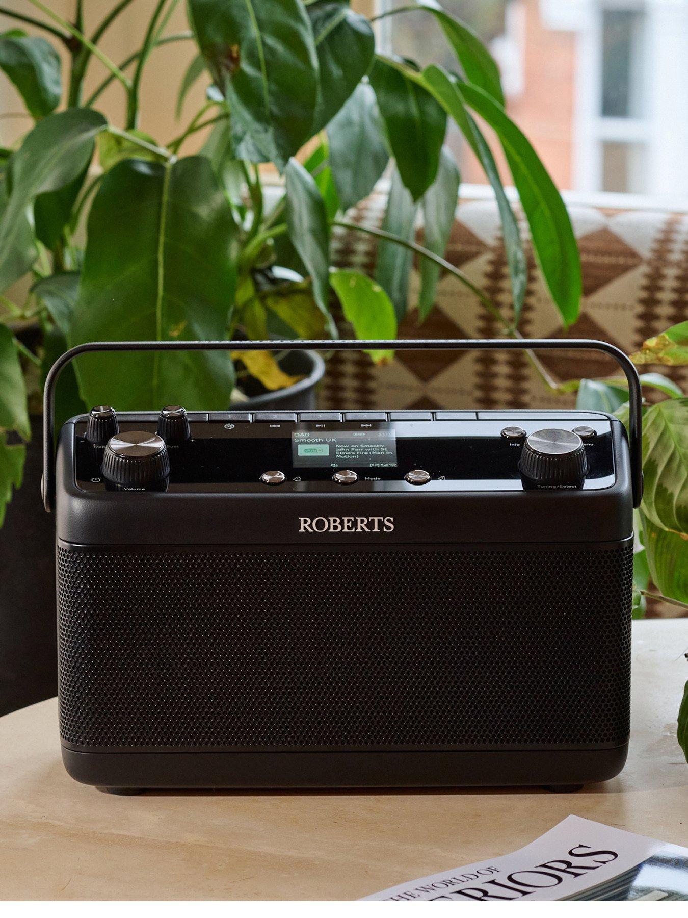 Roberts Blutune 7 Black, portable DAB+/FM and Bluetooth radio with colour screen, 40 presets, bass/treble controls and dual 3-inch speakers.