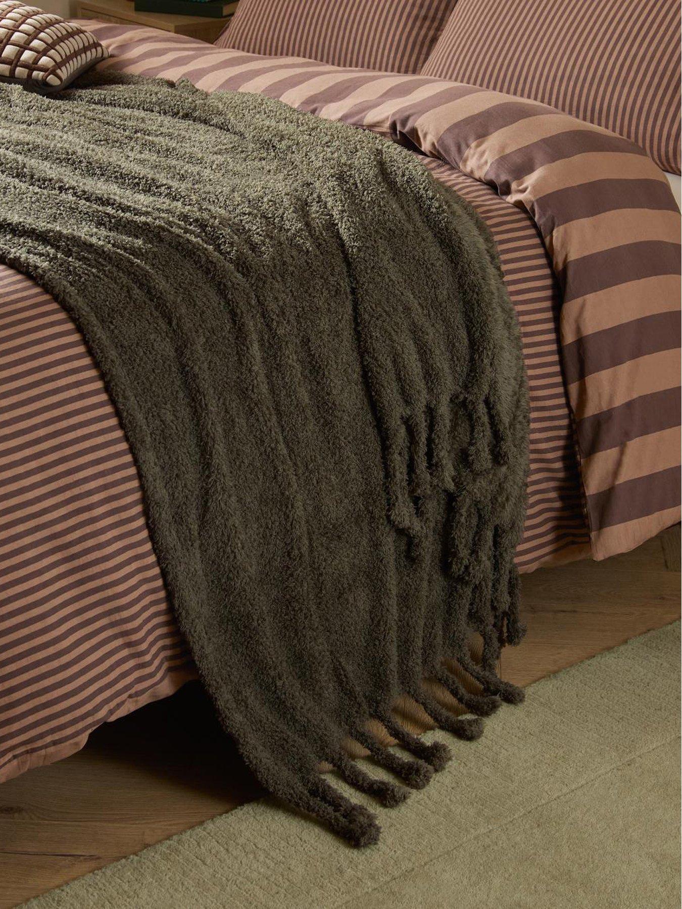 Furn Harlan Borg Sherpa 140x180cm Throw