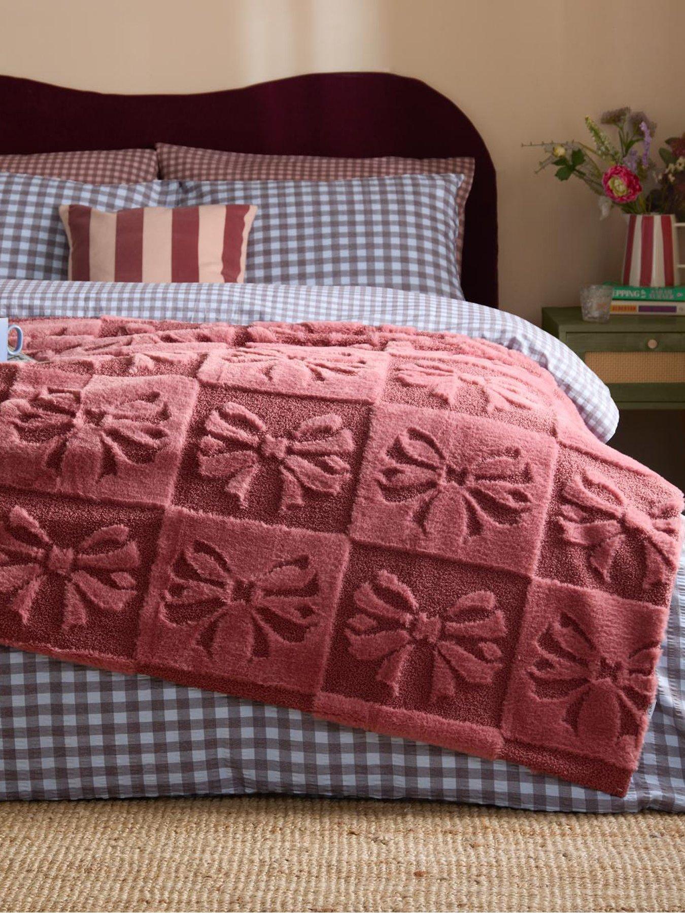 Furn Fur Boucle Big Bows 140x180 Throw Pink
