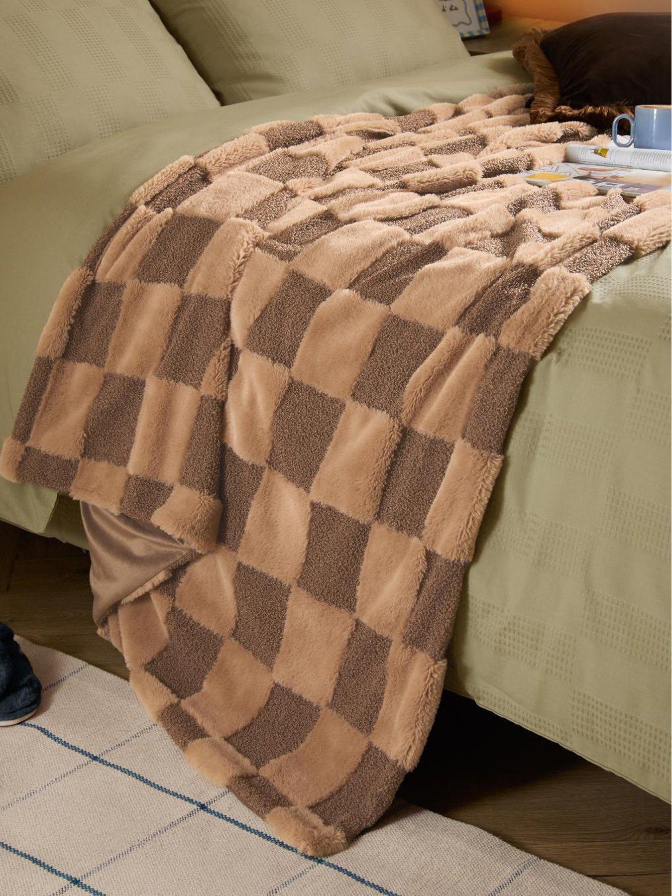 Furn Fur Boucle Check 140x180cm Throw