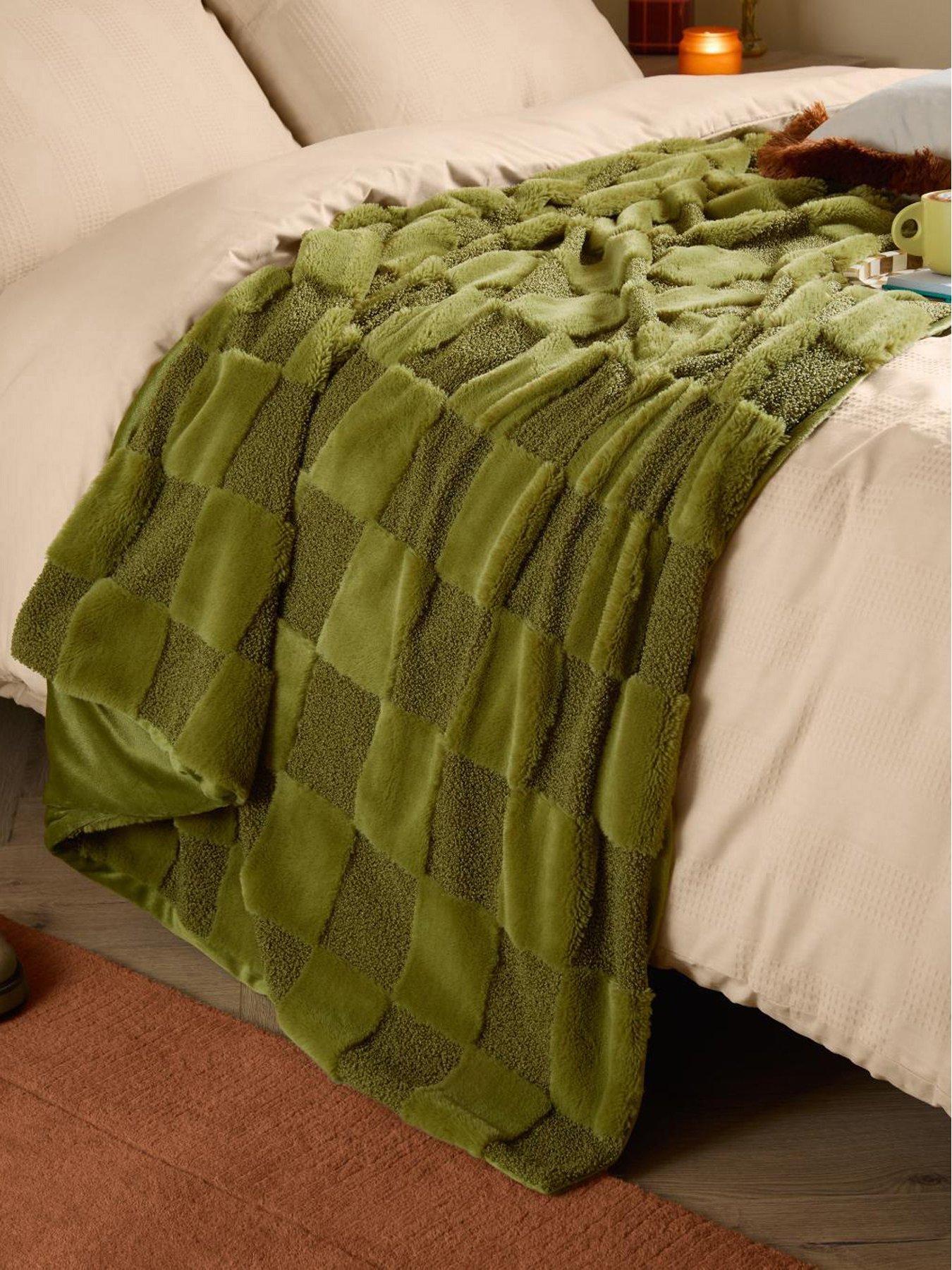Furn Fur Boucle Check 140x180 Throw Chocolate Truffle
