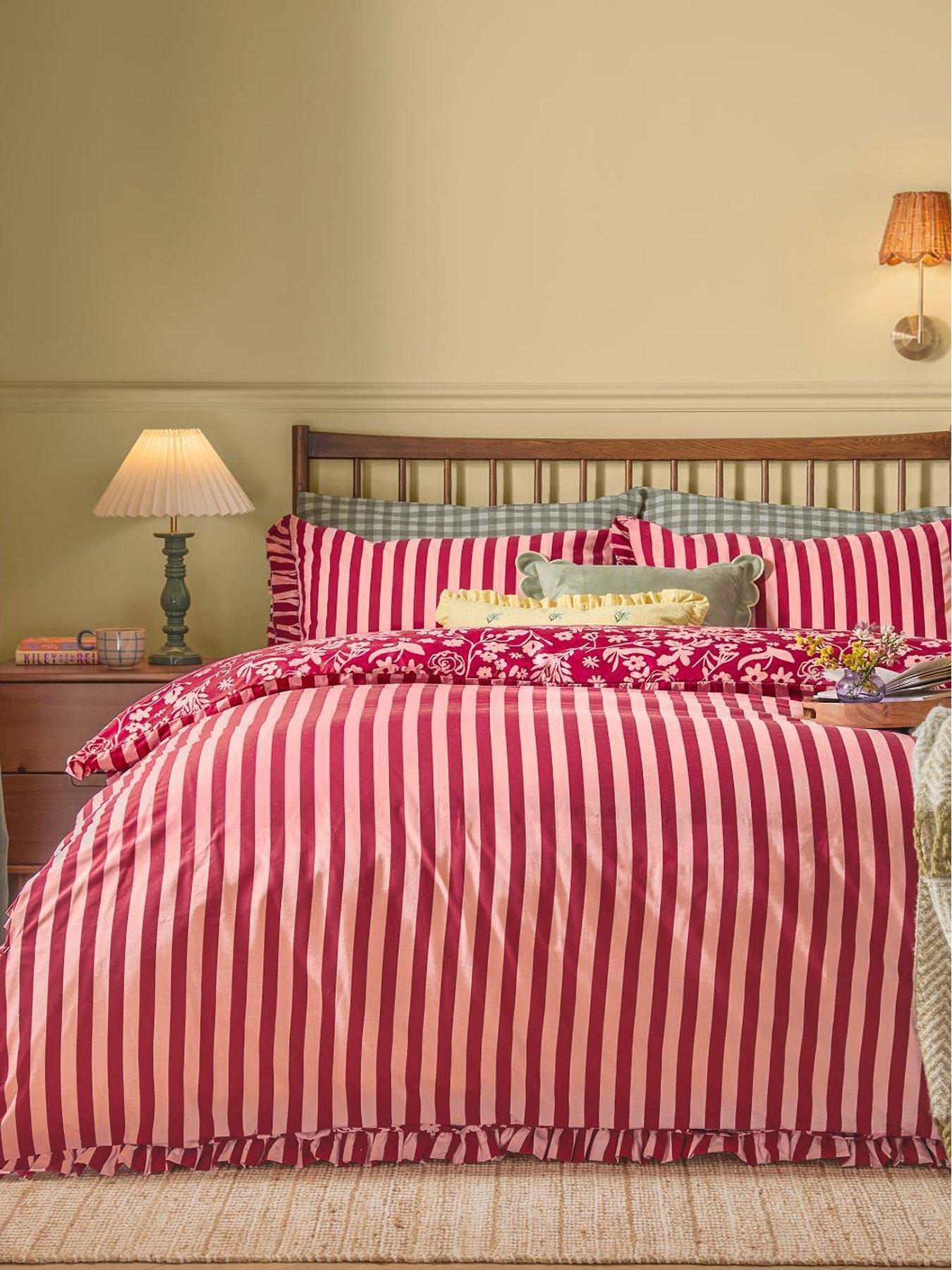 Image 3 of 4 of Furn Posie Duvet Set Berry