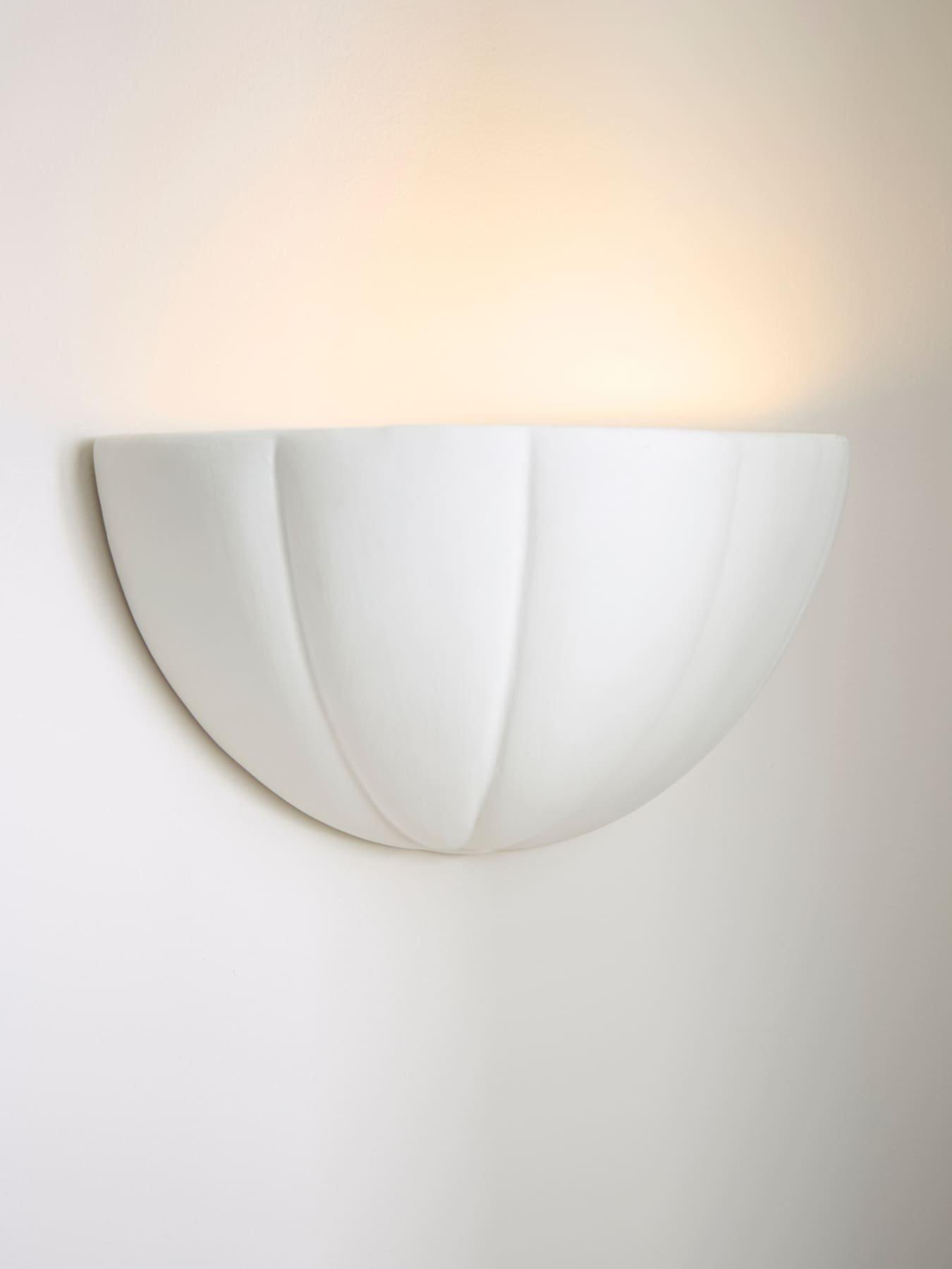 ValueLights Leonardo Paint Me Scallop Flush Wall Light and Warm White Bulb