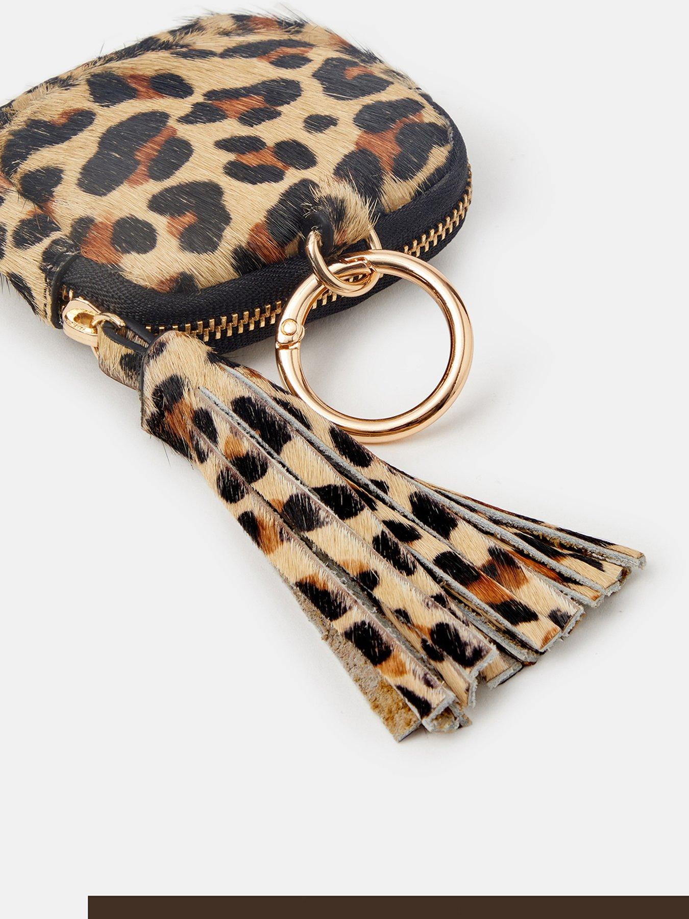 Image 2 of 3 of Accessorize Leopard Print AirPods Case - Brown