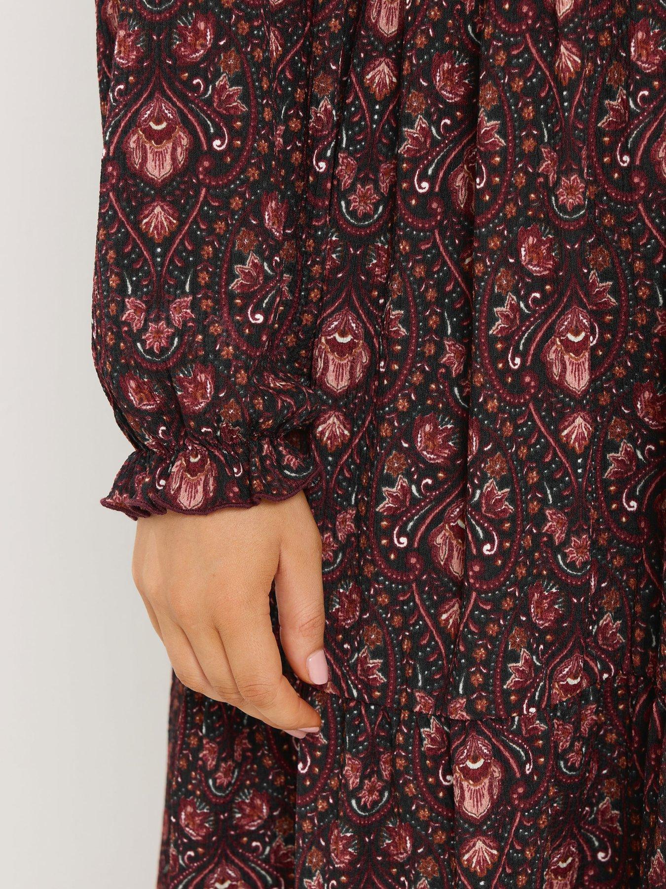 Image 4 of 4 of Yours Curve Textured Midaxi Dress - Black