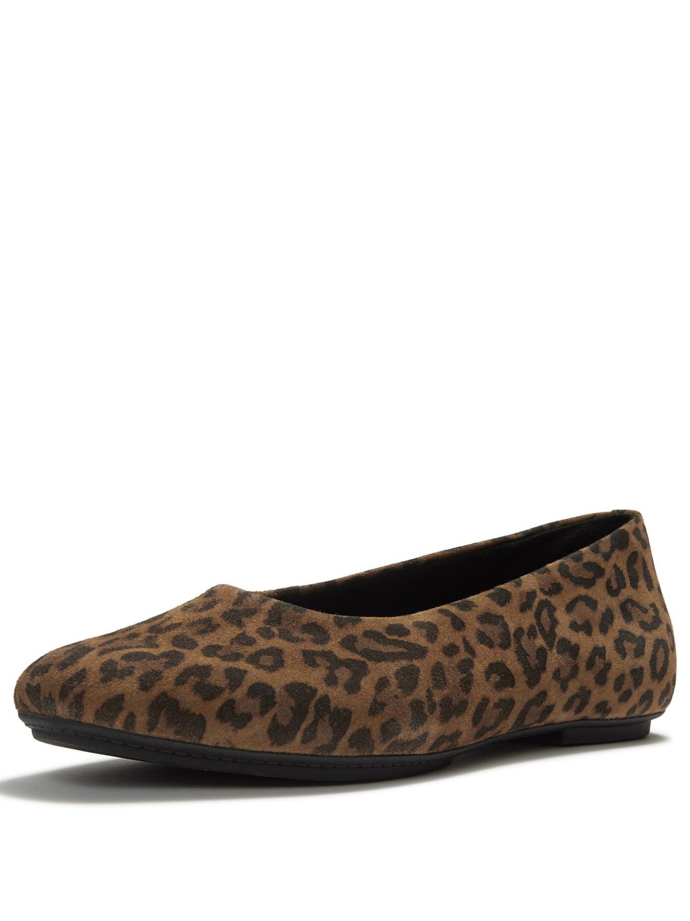 Image 2 of 5 of FitFlop Delicato Ballerina - Tan/black