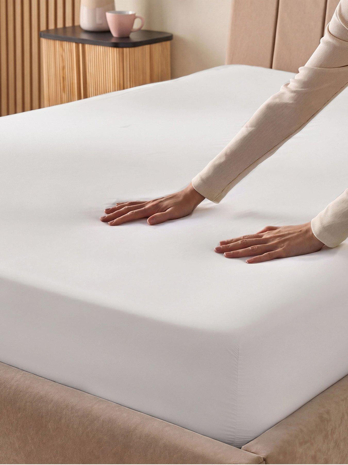 Image 4 of 6 of Silentnight Supersoft Perfect Fit Fitted Sheet - White