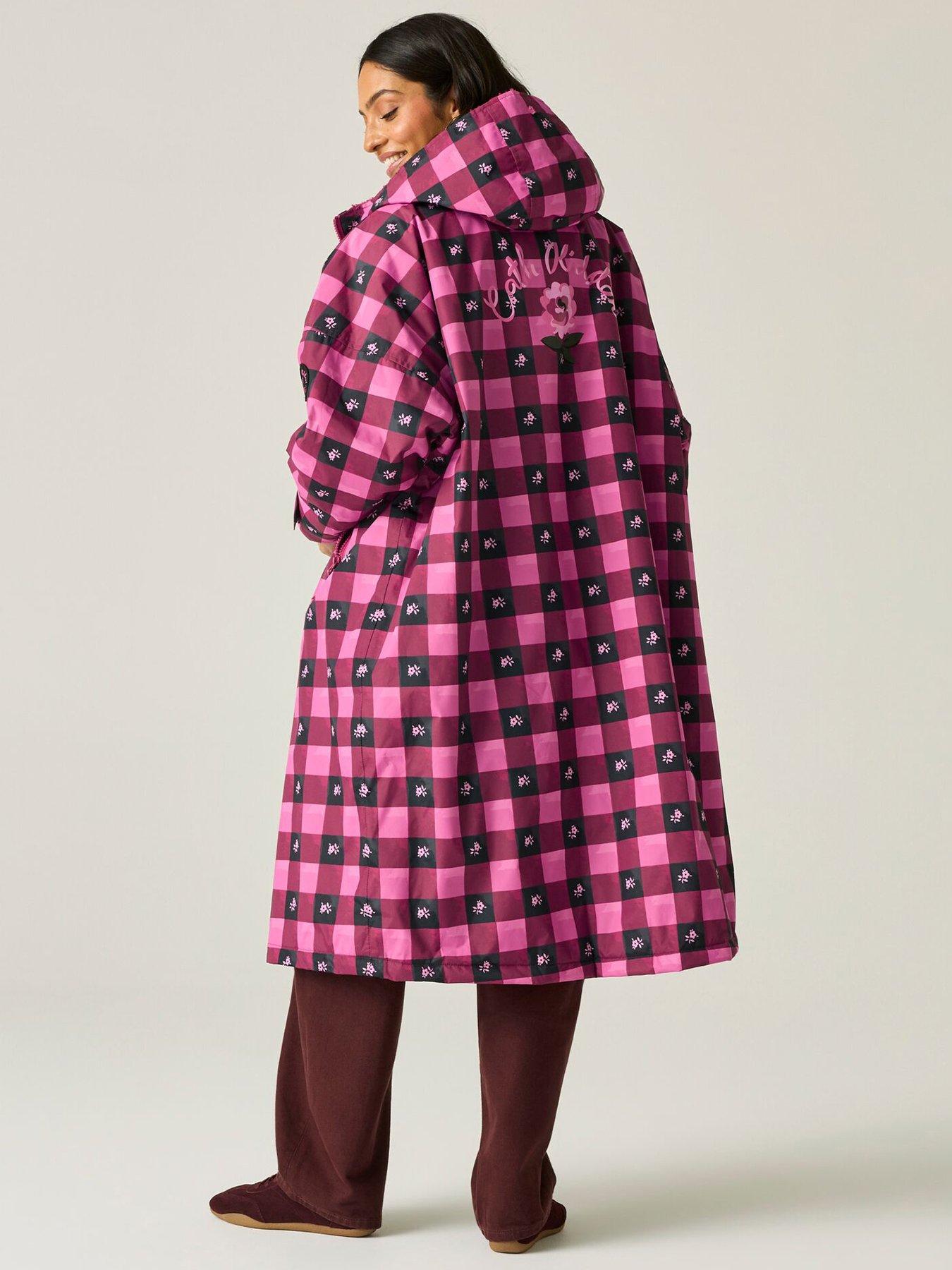 Image 2 of 7 of Regatta Womens Cath Kidston Waterproof Changing Robe-checkerboard Berry