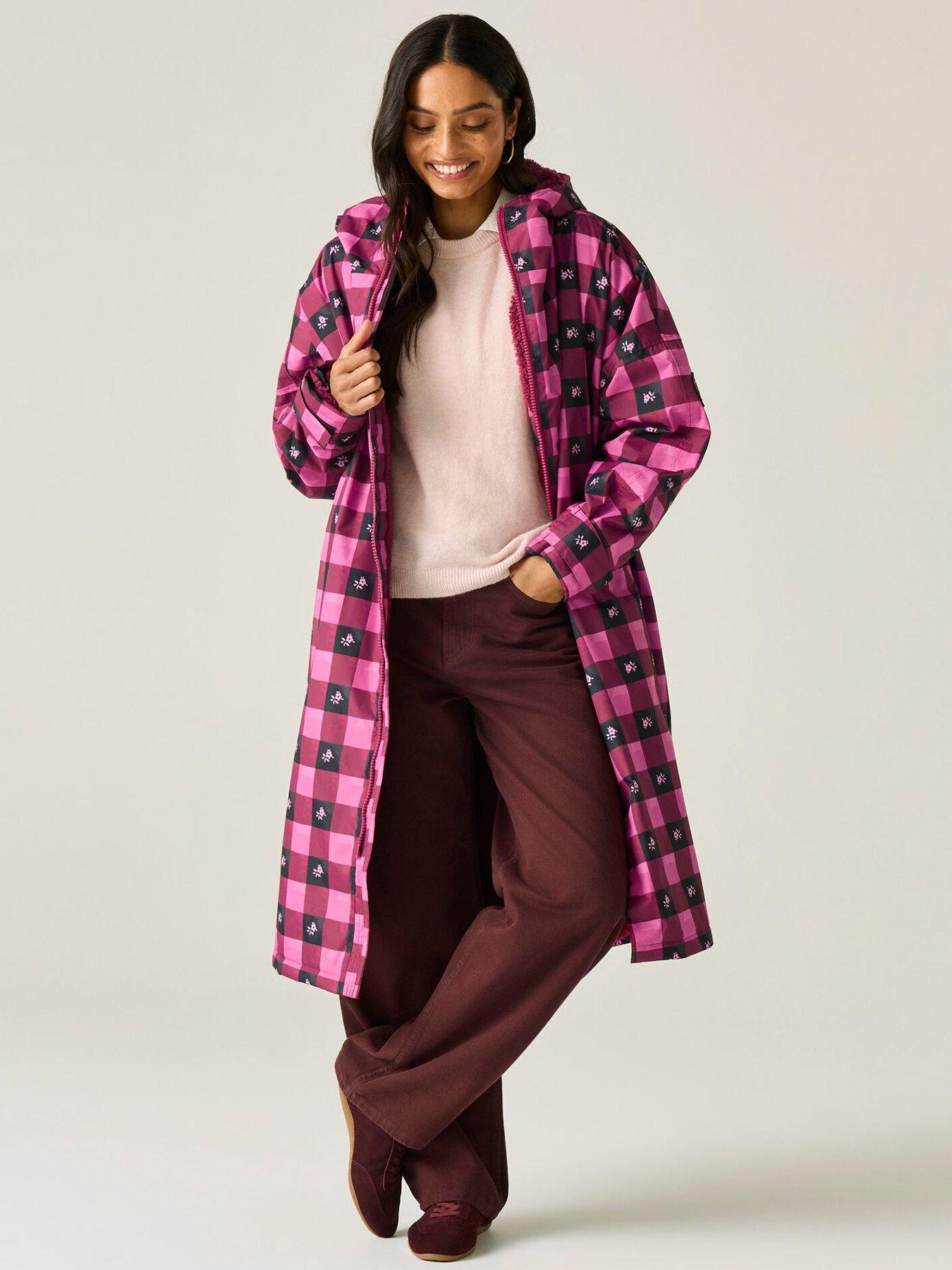 Image 4 of 7 of Regatta Womens Cath Kidston Waterproof Changing Robe-checkerboard Berry