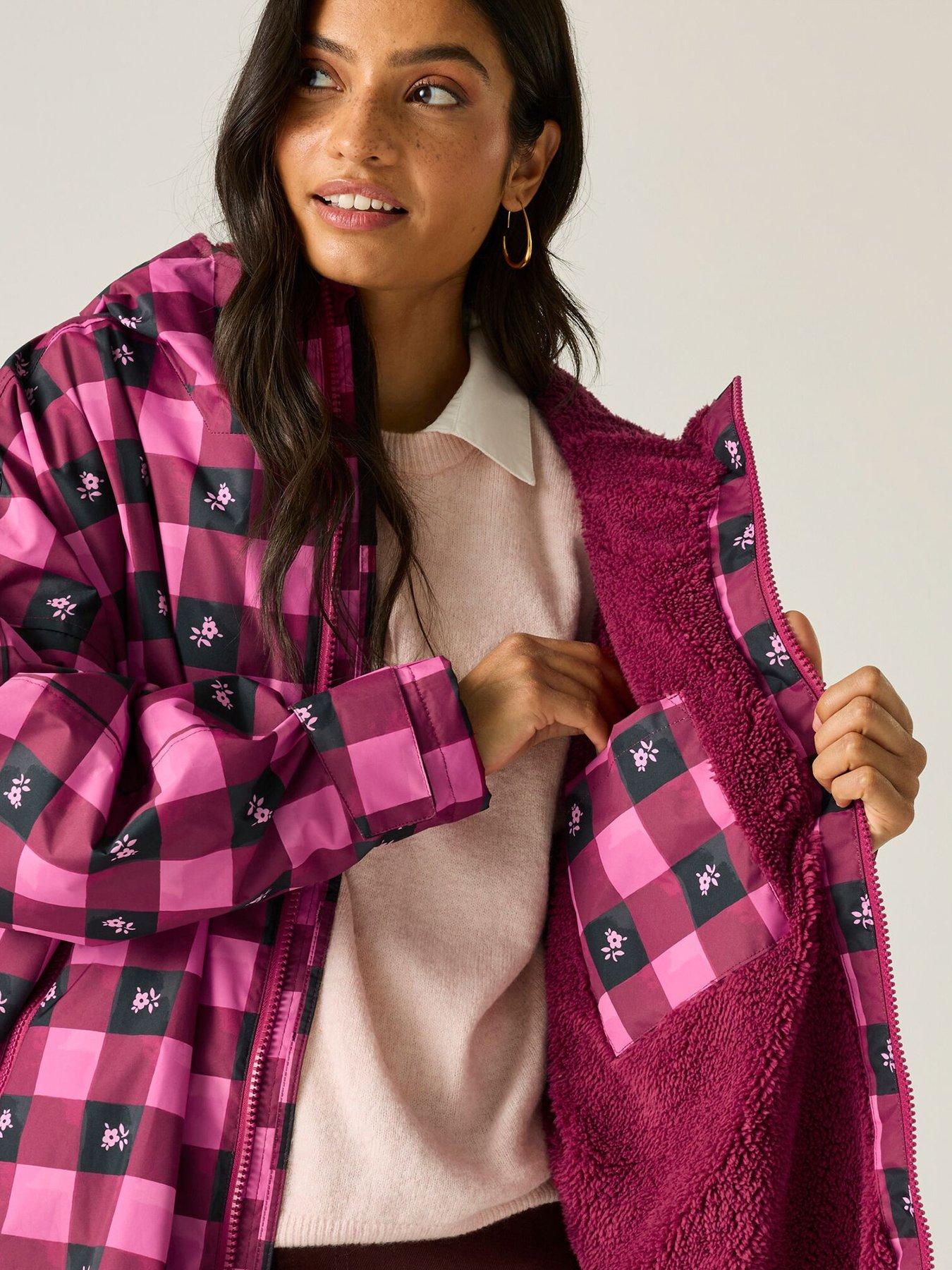 Image 5 of 7 of Regatta Womens Cath Kidston Waterproof Changing Robe-checkerboard Berry