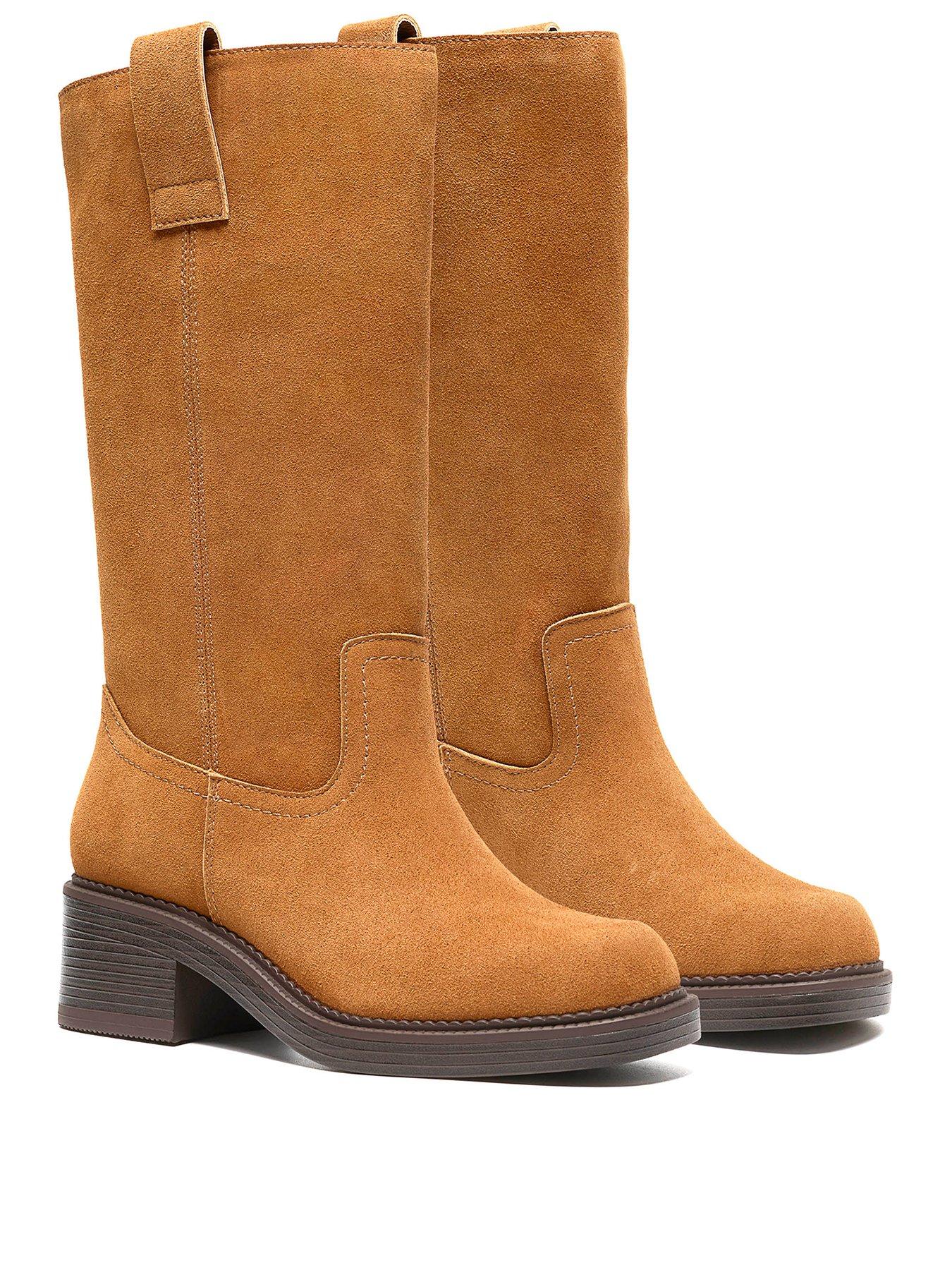 Image 2 of 6 of Clarks Delfini Ranch-tan Suede