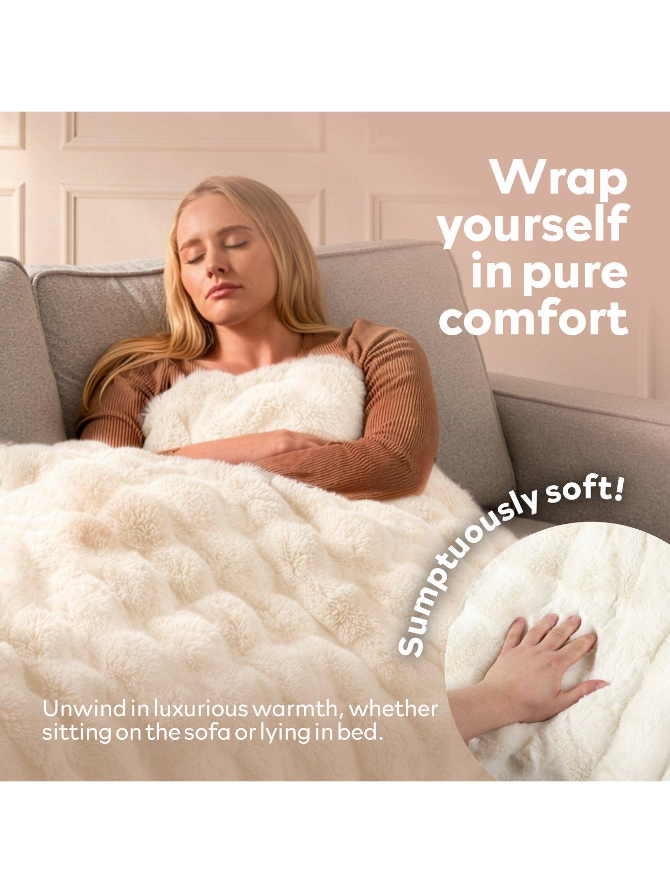 Image 4 of 7 of Carmen Bubble Fleece Electric Over Heated Throw
