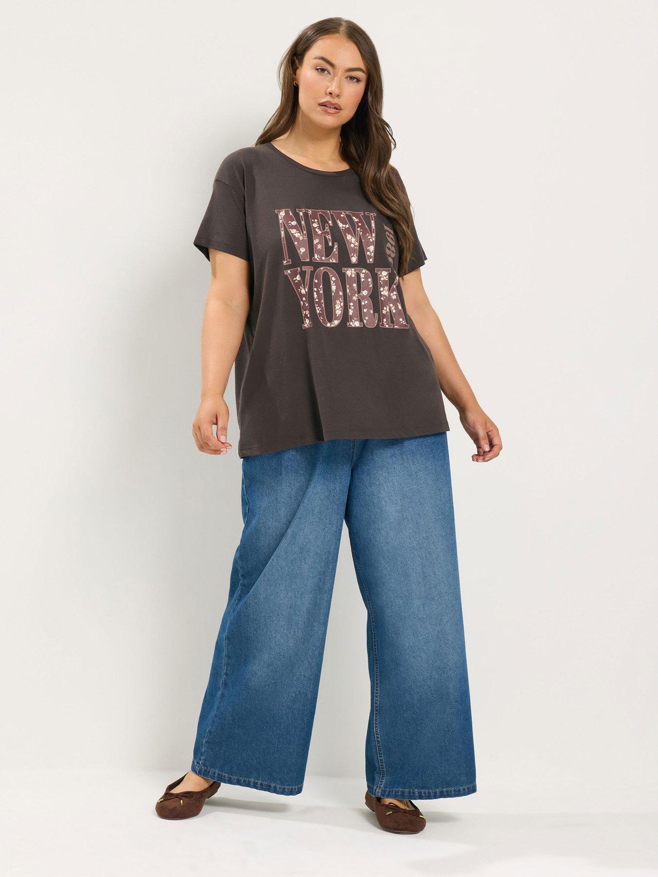 Image 3 of 4 of Yours Curve New York Daisy T-Shirt - Brown