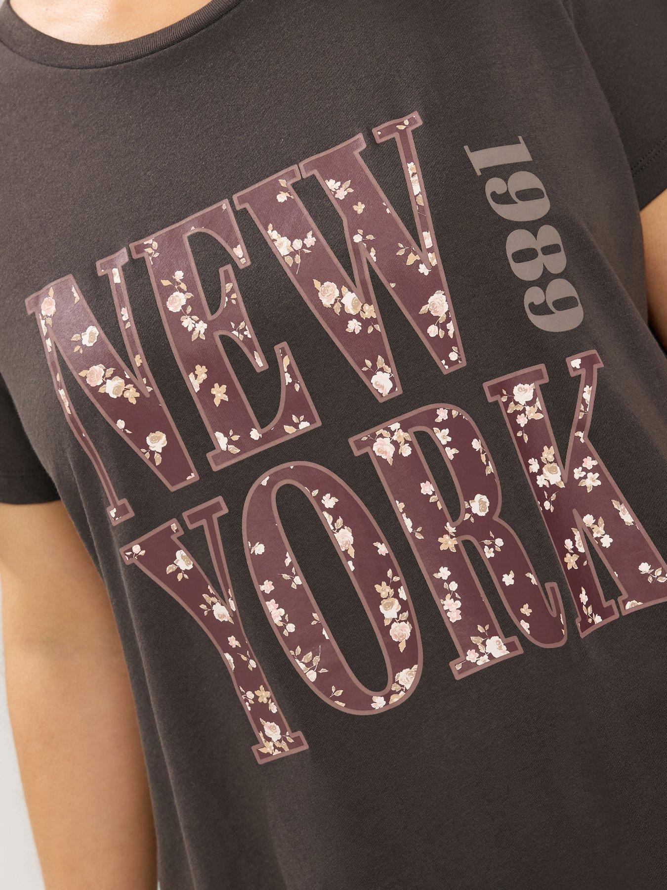 Image 4 of 4 of Yours Curve New York Daisy T-Shirt - Brown