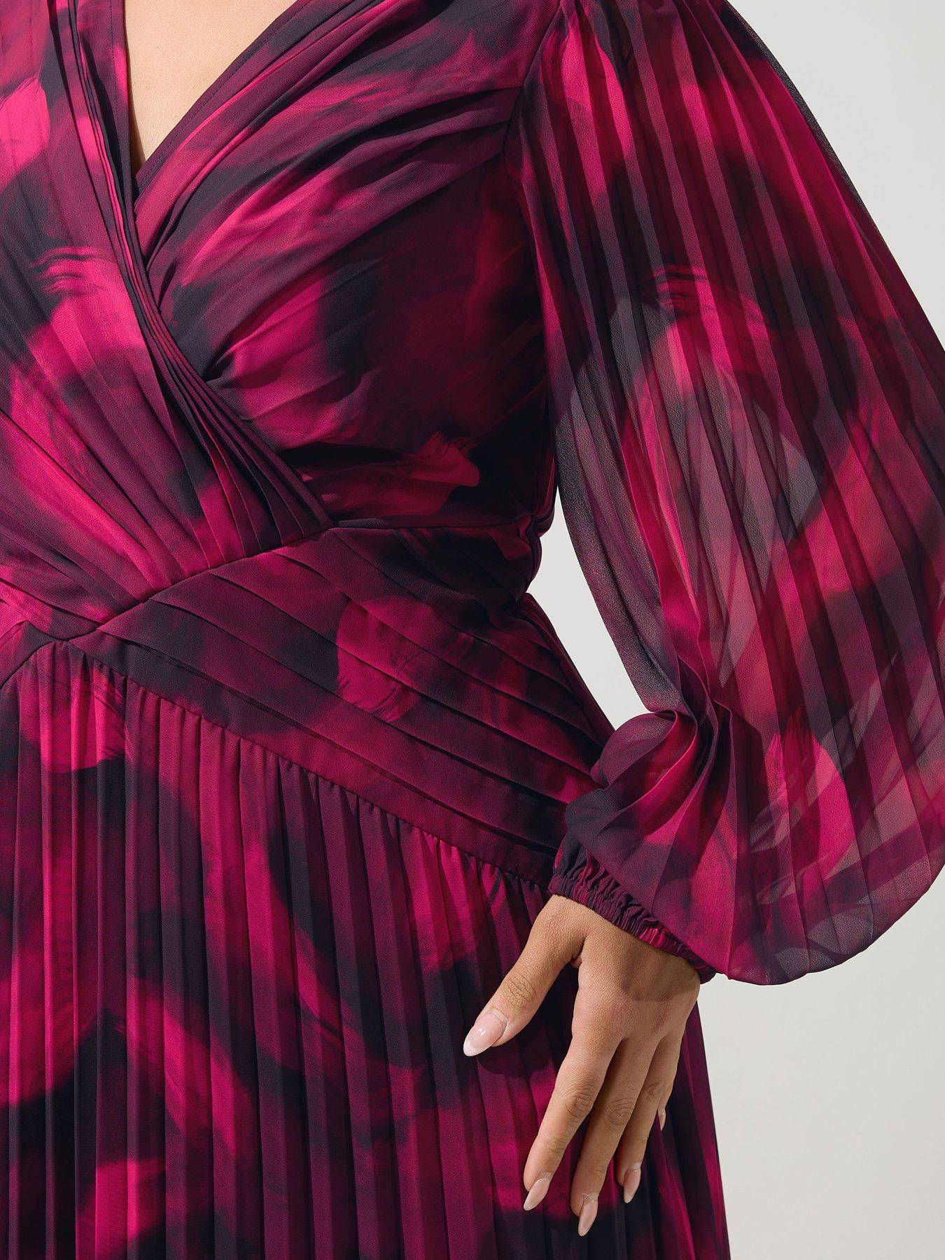 Image 4 of 4 of Yours Curve Abstract Long Sleeve Pleated Dress
