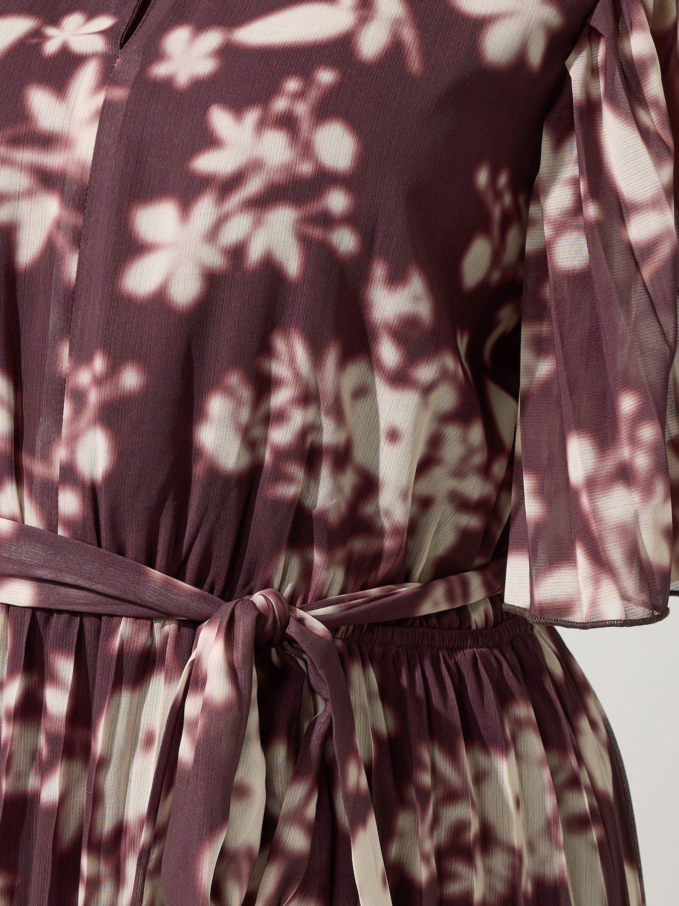 Image 4 of 4 of Yours Curve Floral Pleated Maxi Dress - Red