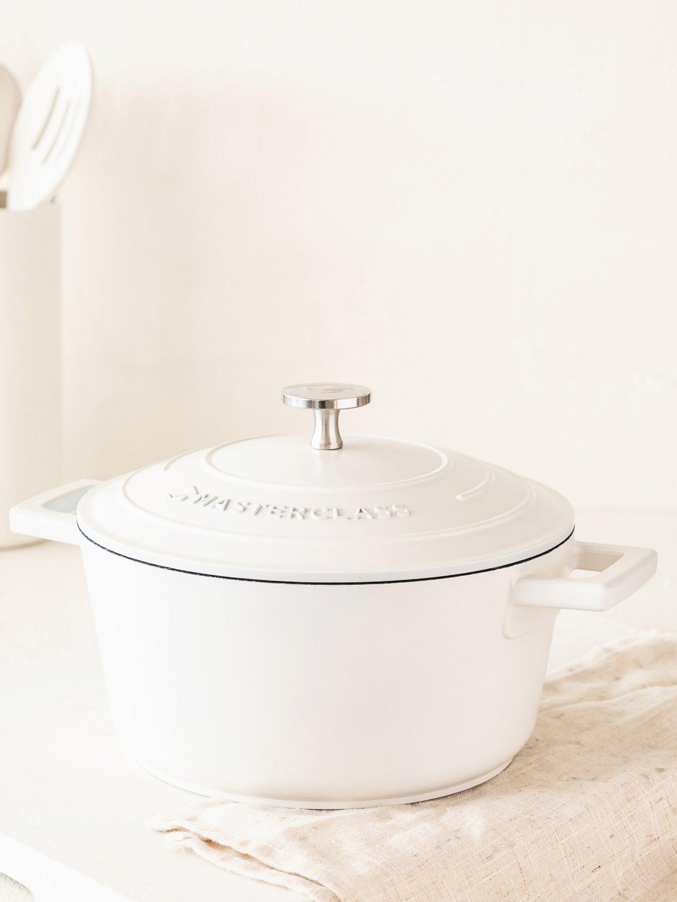 MasterClass Masterclass 2.5 Litre Casserole Dish With Lid - Cream