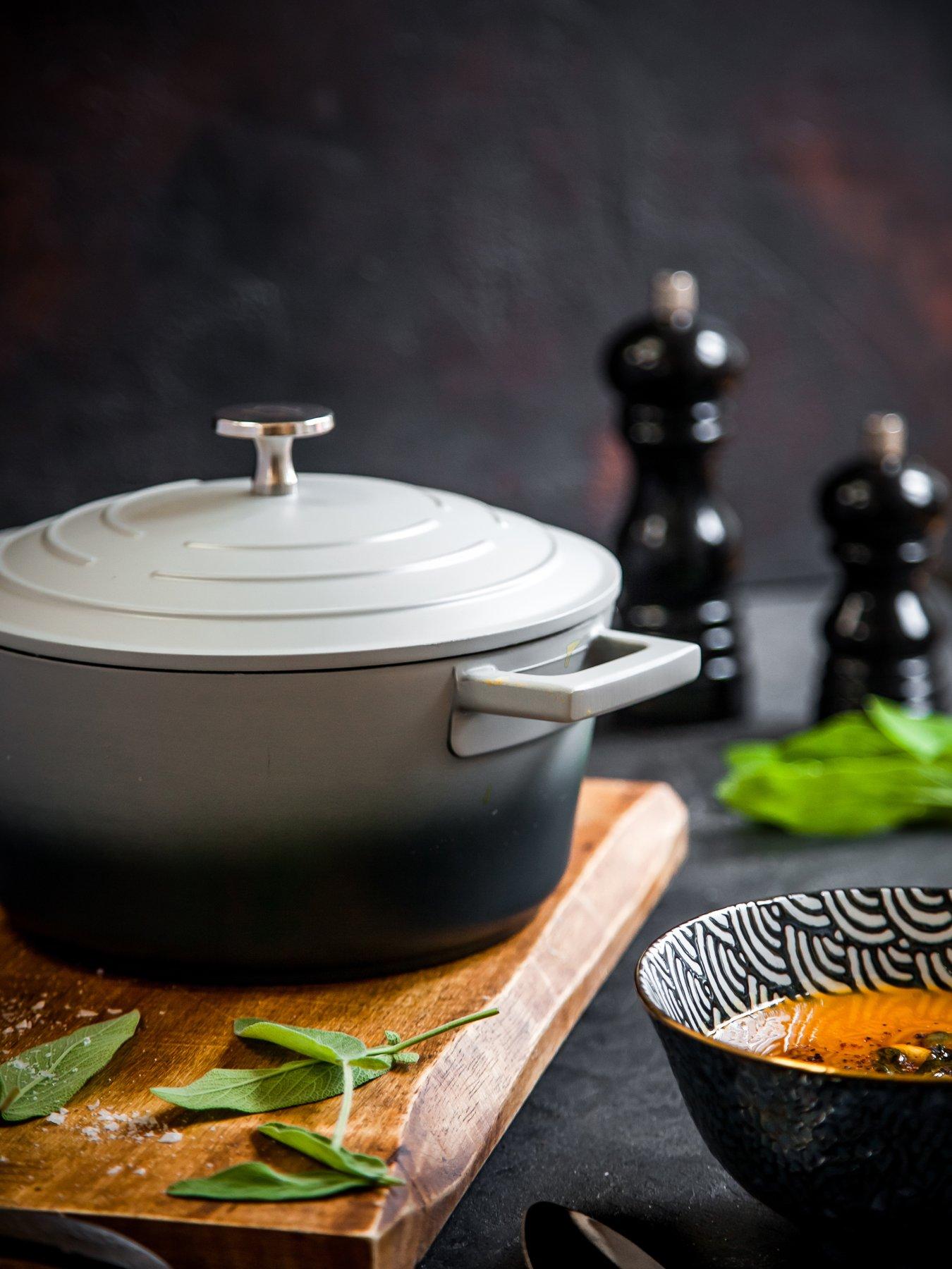 MasterClass Masterclass 2.5 Litre Casserole Dish With Lid - Ombre Grey
