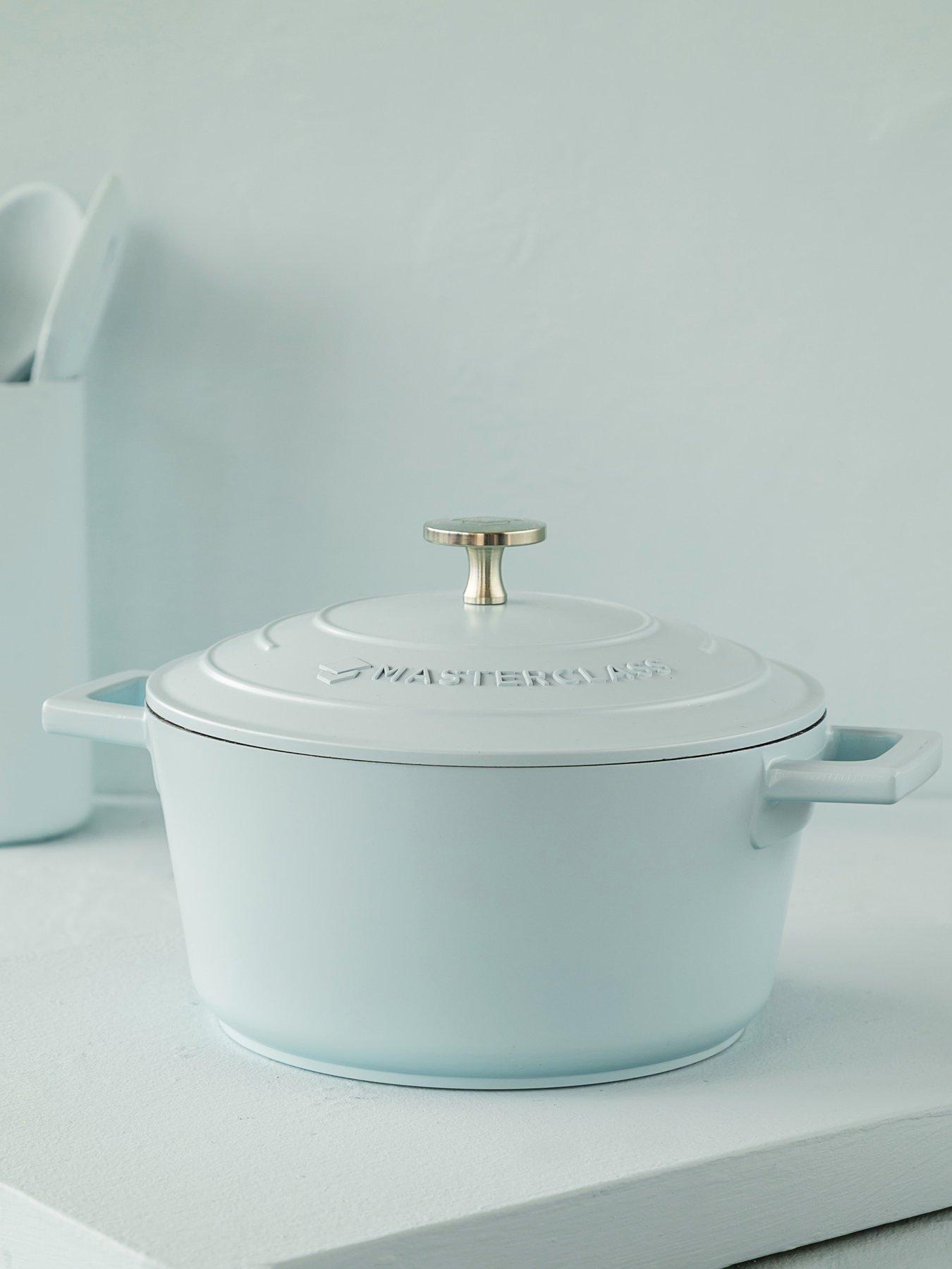 MasterClass Masterclass 2.5 Litre Casserole Dish With Lid - Sky Blue