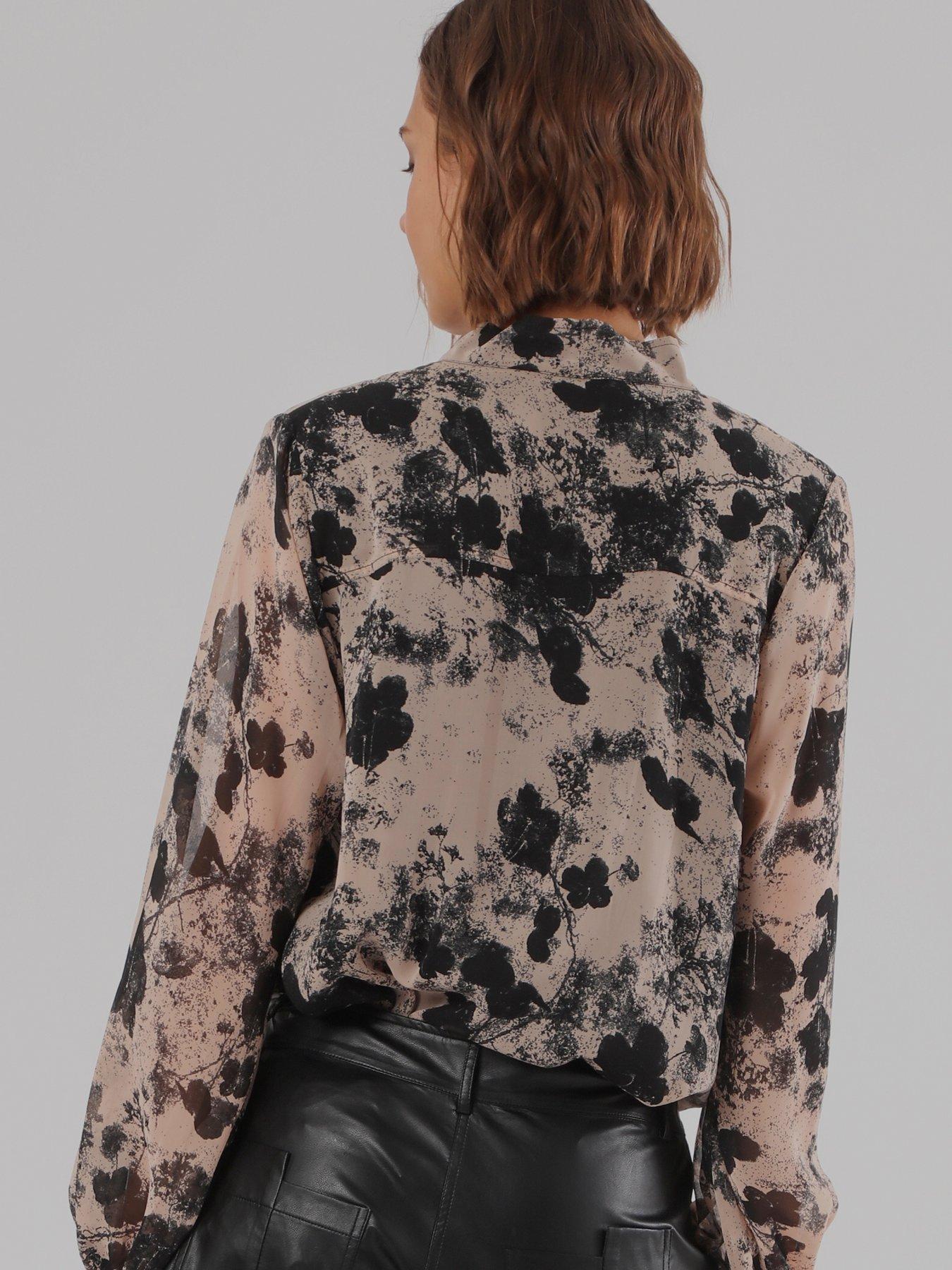 Image 6 of 7 of Religion Alfa V Neck Blouse In Floral Bewilder Print With Tie Sash - Beige
