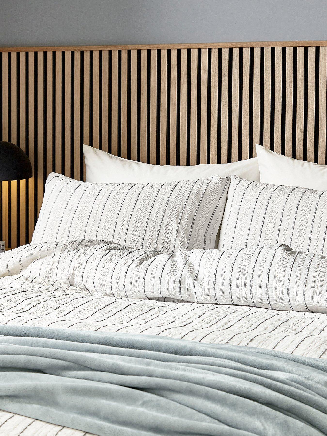 Image 4 of 5 of Helena Springfield Snug Fleece Throw 140X180Cm Grey