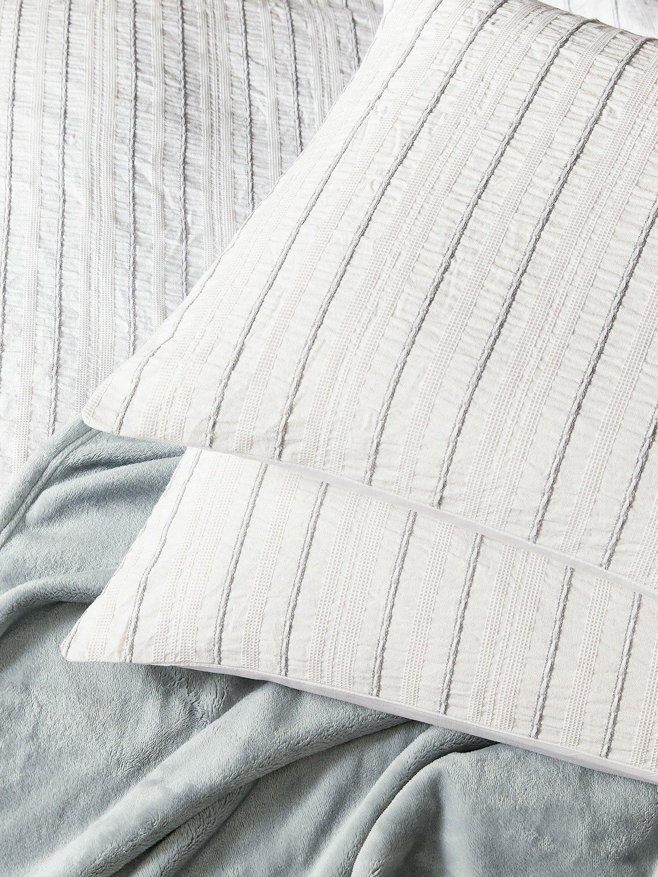 Image 5 of 5 of Helena Springfield Snug Fleece Throw 140X180Cm Grey