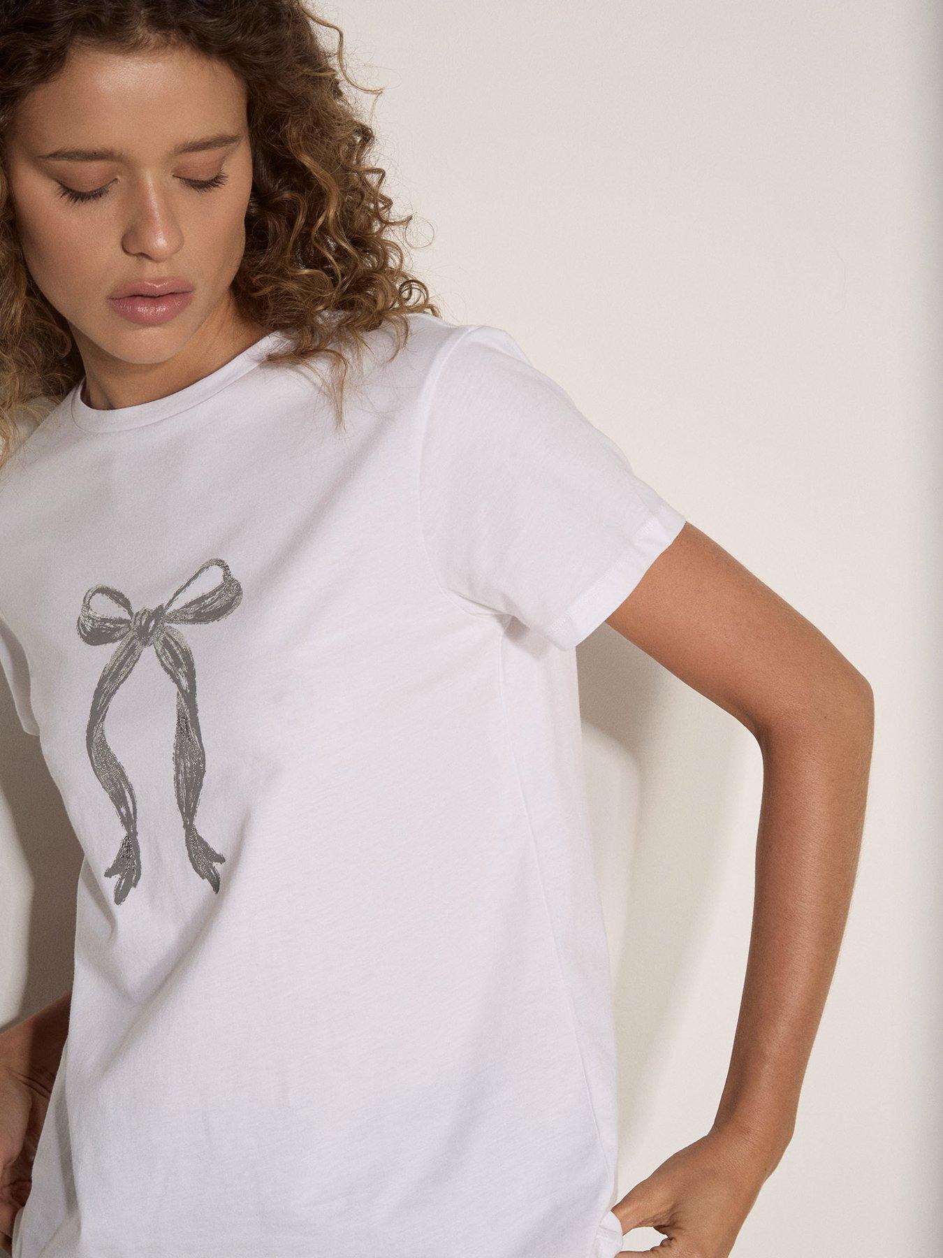Image 4 of 4 of Apricot Apricot Foil Bow Graphic Tee