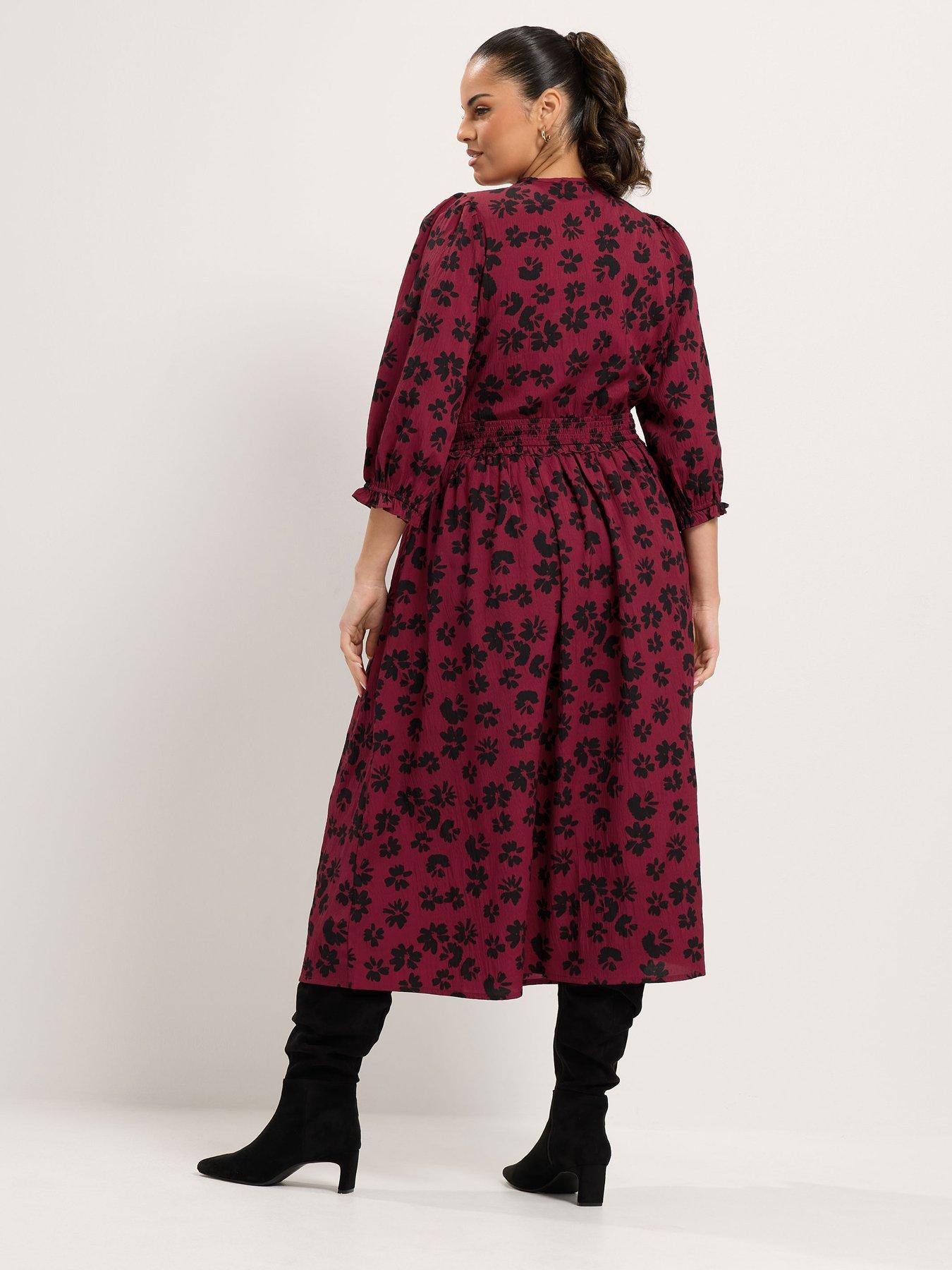 Image 2 of 4 of Yours Curve V Neck 3/4 Sleeve Tea Dress