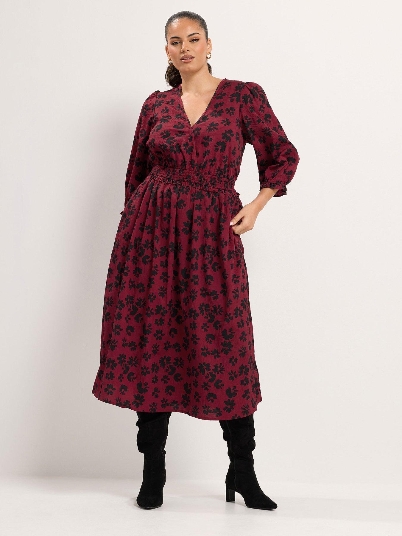 Image 3 of 4 of Yours Curve V Neck 3/4 Sleeve Tea Dress