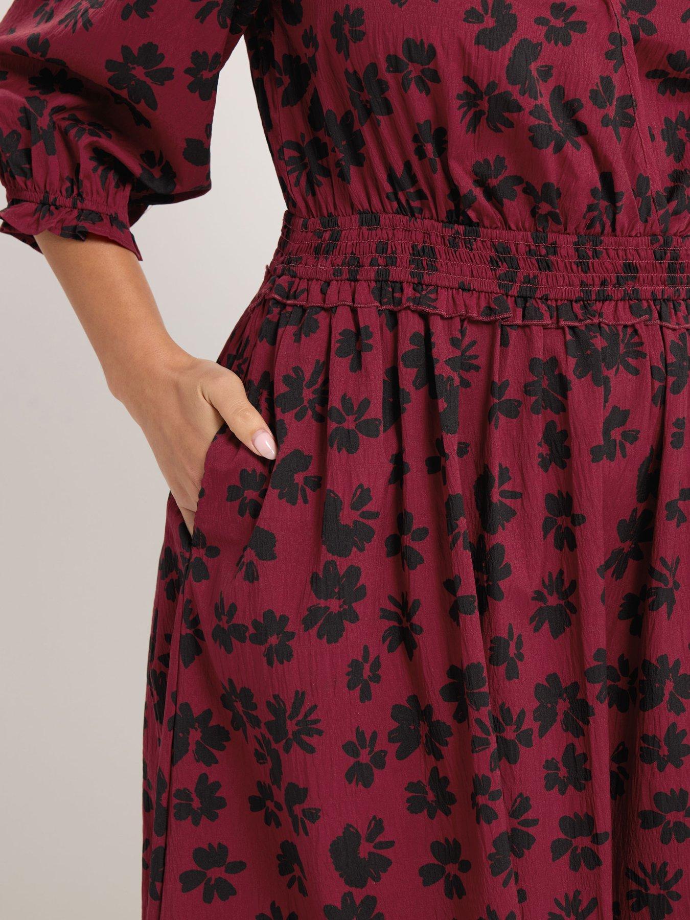 Image 4 of 4 of Yours Curve V Neck 3/4 Sleeve Tea Dress