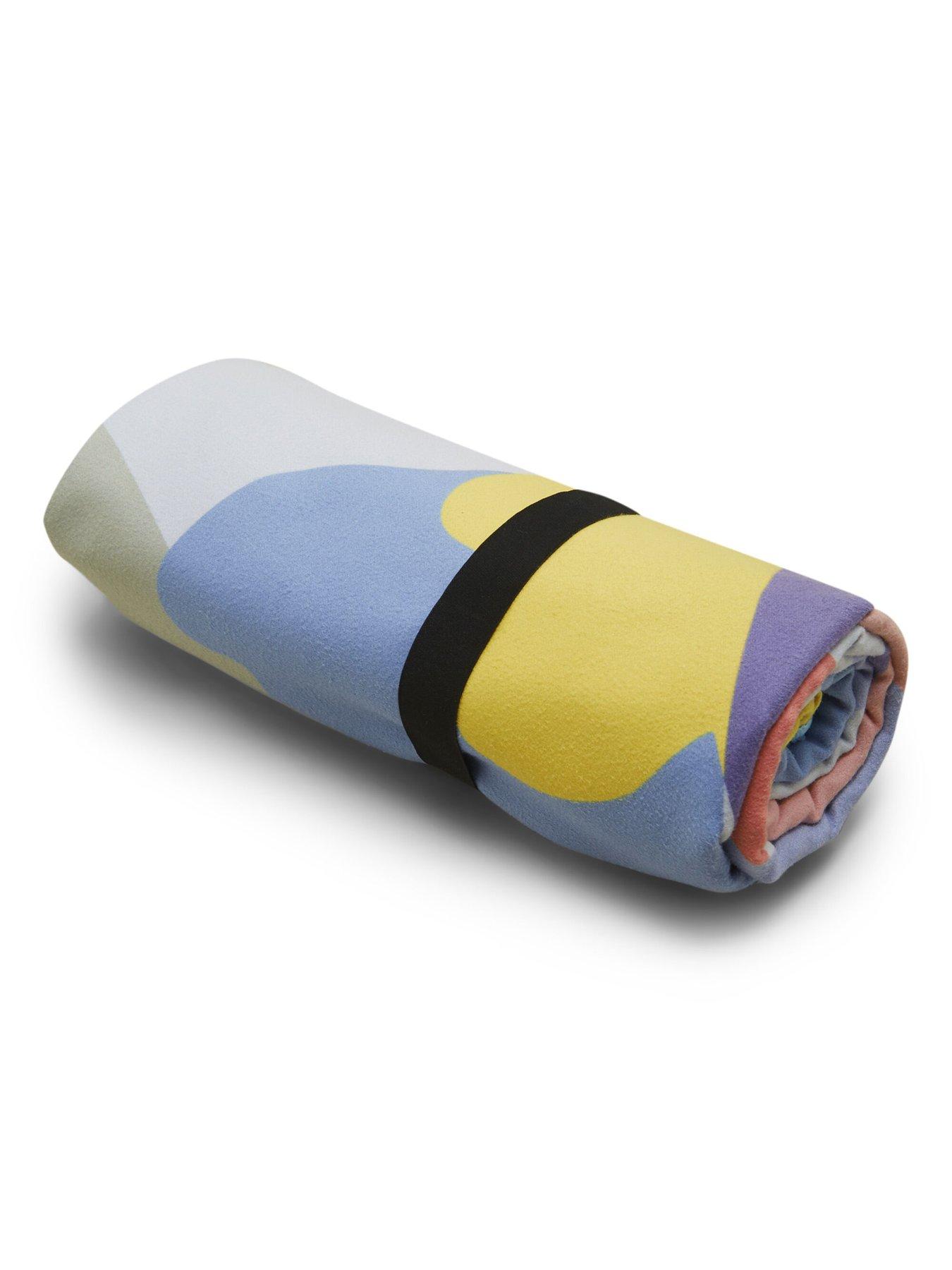 Image 5 of 5 of Regatta Printed Microfibre Beach Towel