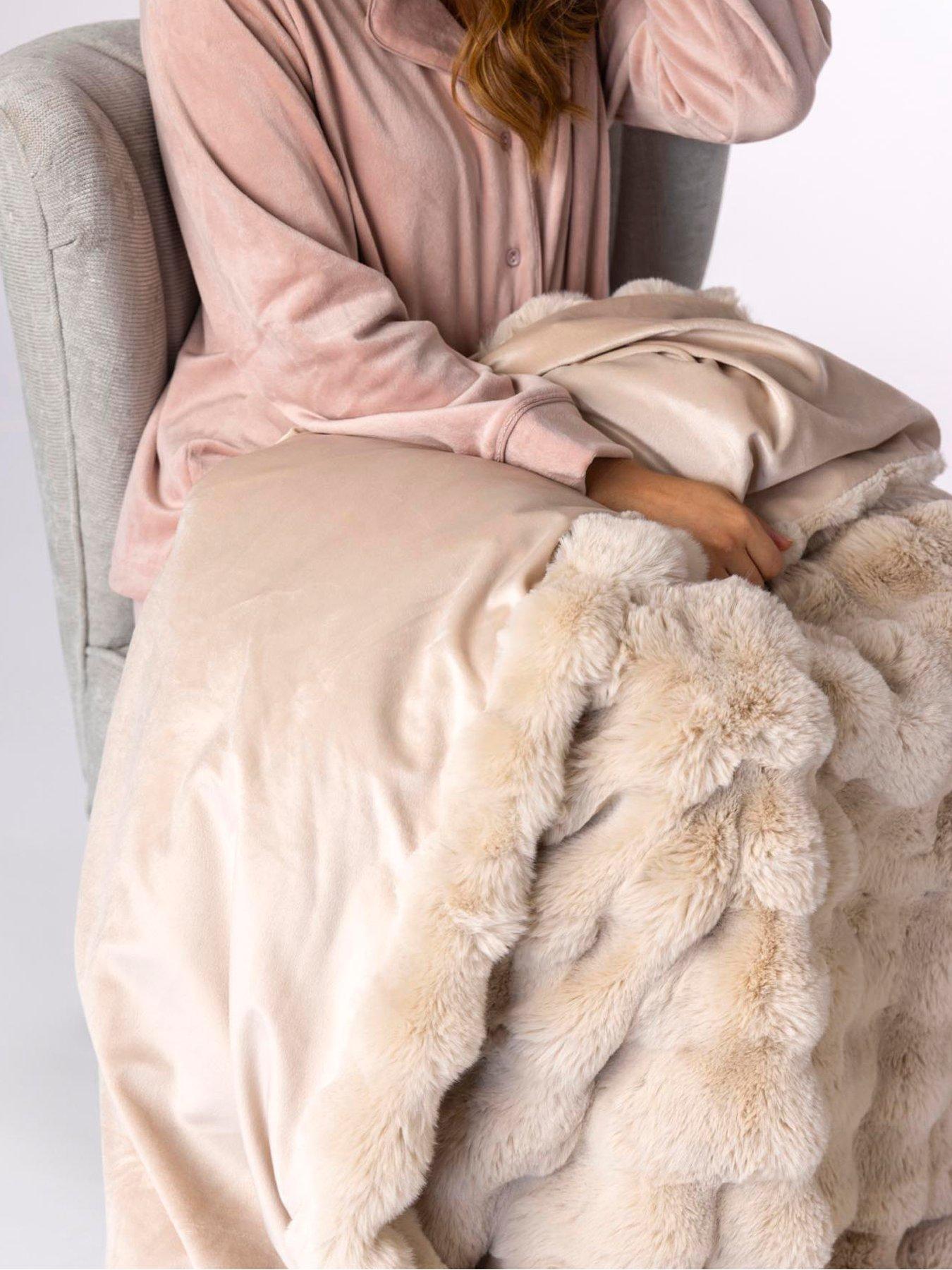 Image 3 of 5 of Heat Holders HEAT HOLDERS SNUGGLE UPS FAUX FUR LUXURY BLANKET - NATURAL