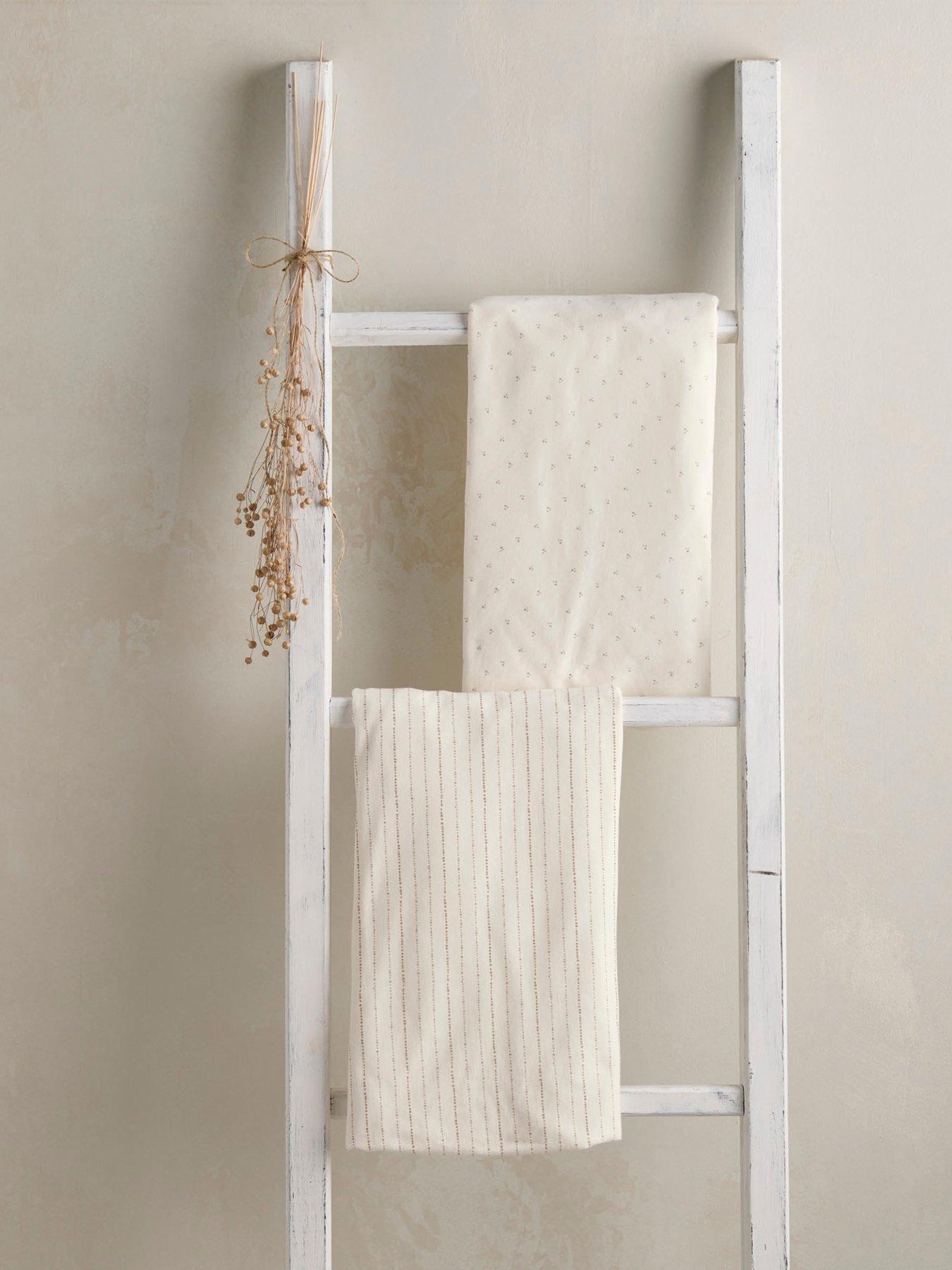 Image 1 of 3 of Mamas & Papas 2 Lua Crib Fitted Sheets (87x50cm) Oatmeal