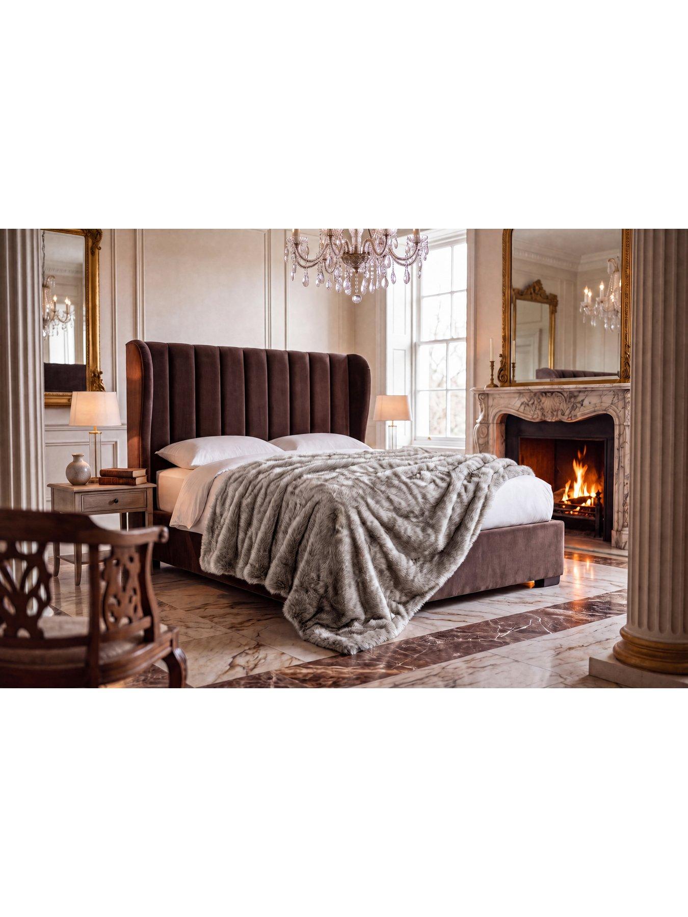 Image 5 of 5 of The Lyndon Co Chantilly Fur 150x200cm