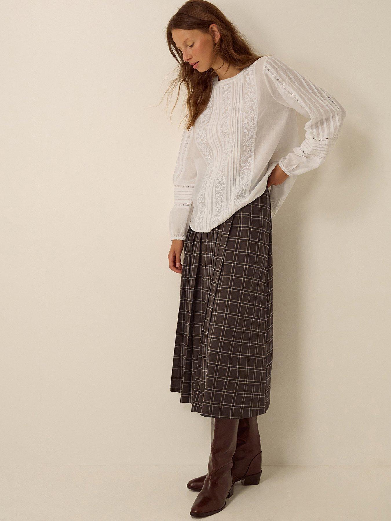 Image 3 of 6 of Monsoon Vita Emb Top