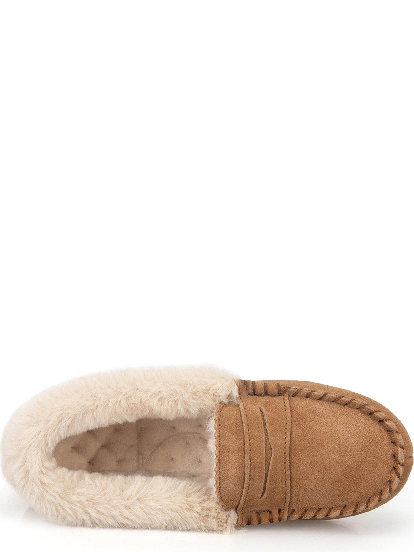 Image 3 of 5 of Totes Isotoner Totes Isotoner Womens Suede Moccasin Slippers With Faux Fur Lining - Tan