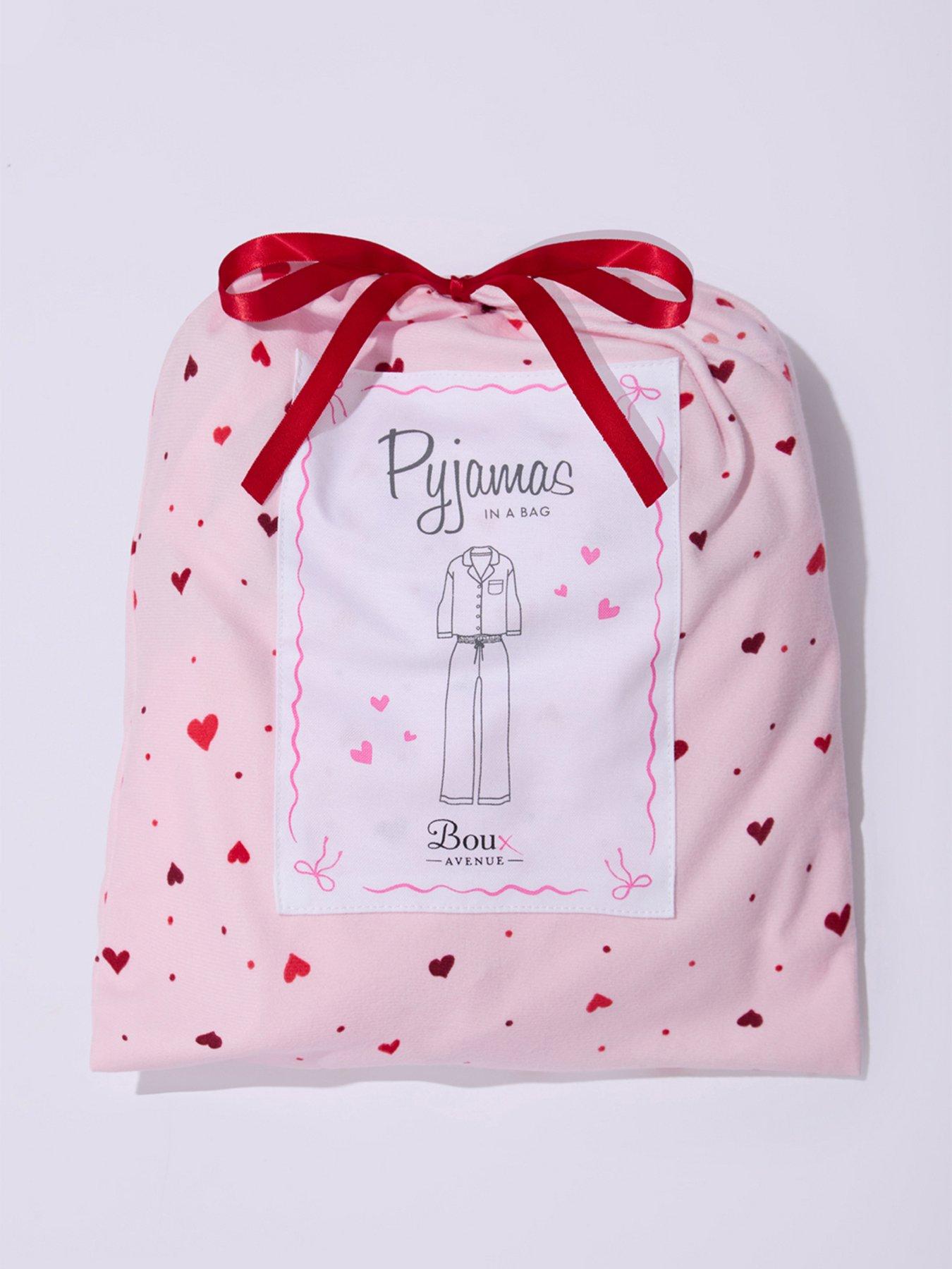 Image 7 of 7 of Boux Avenue Boux Avenue Ditsy Heart Pj In A Bag - Pink Mix