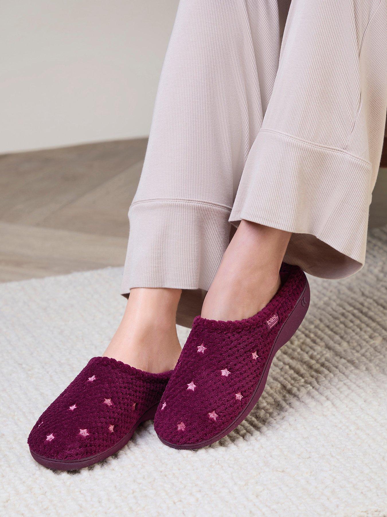 Image 5 of 5 of Totes Isotoner Totes Isotoner Womens Popcorn Mule Slippers - Burgundy Star