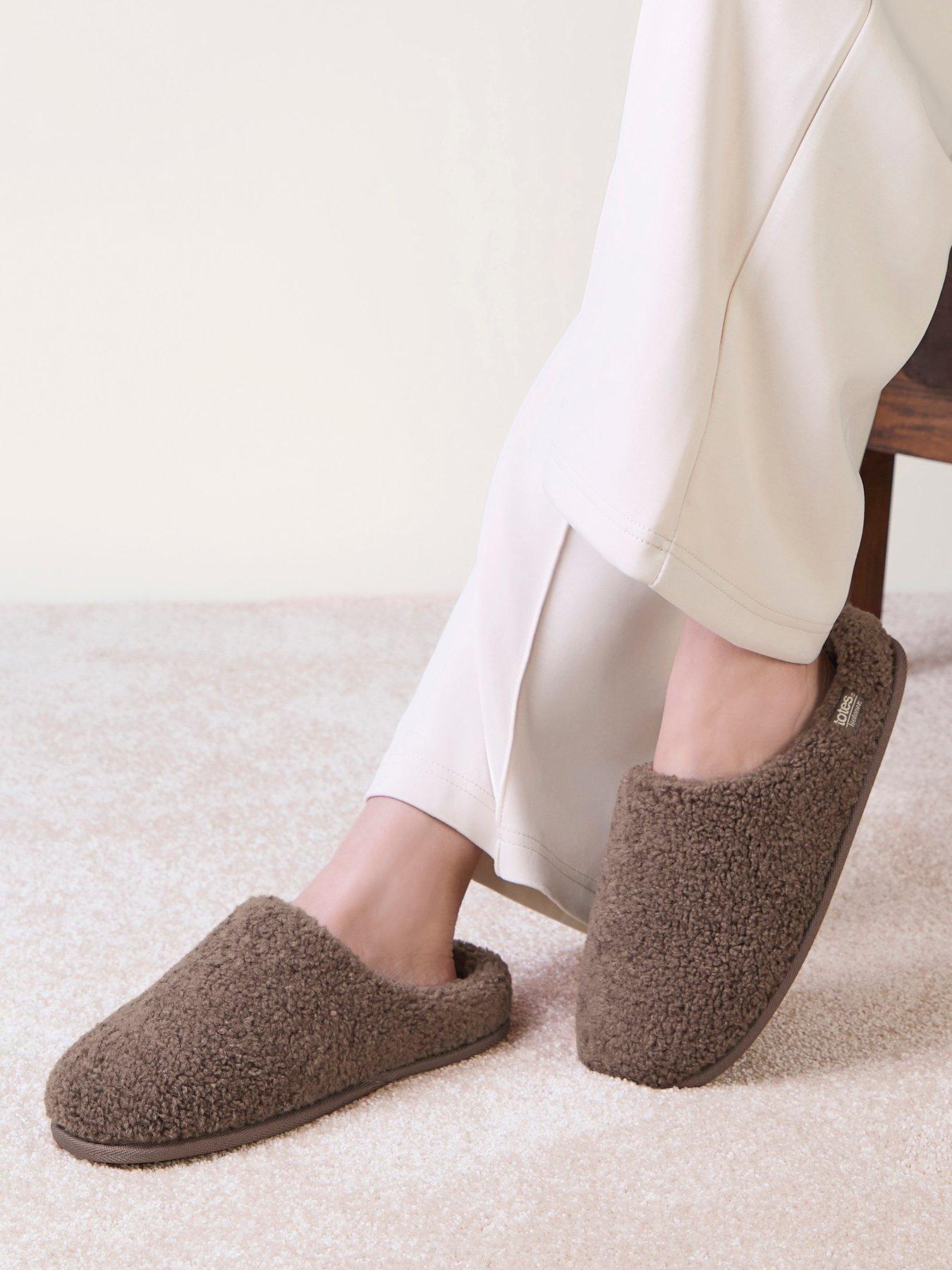 Image 5 of 5 of Totes Isotoner Totes Isotoner Womens Borg Swept Back Mule Slippers - Brown