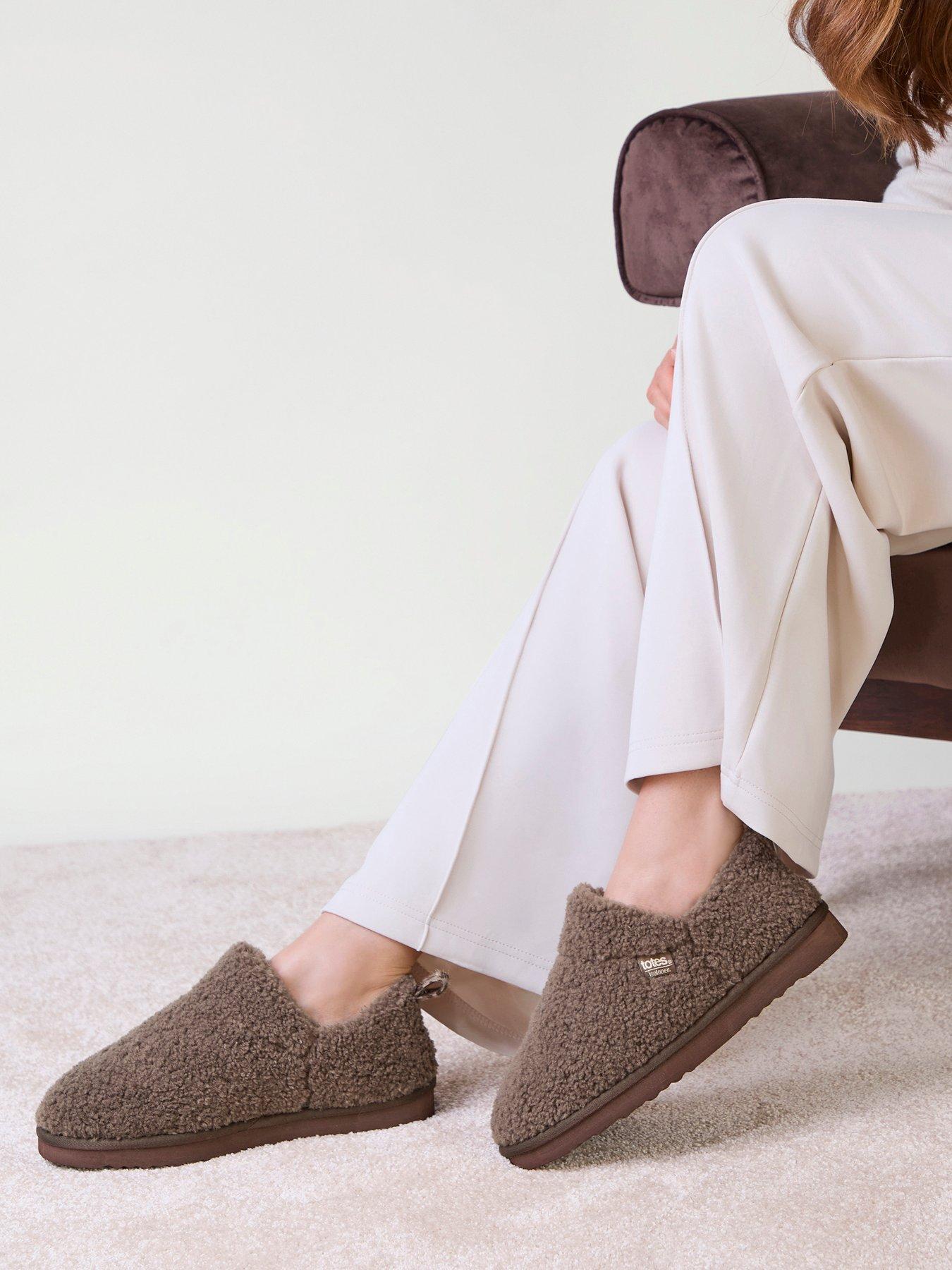 Image 5 of 5 of Totes Isotoner Totes Isotoner Womens Borg Bootie Slippers - Brown